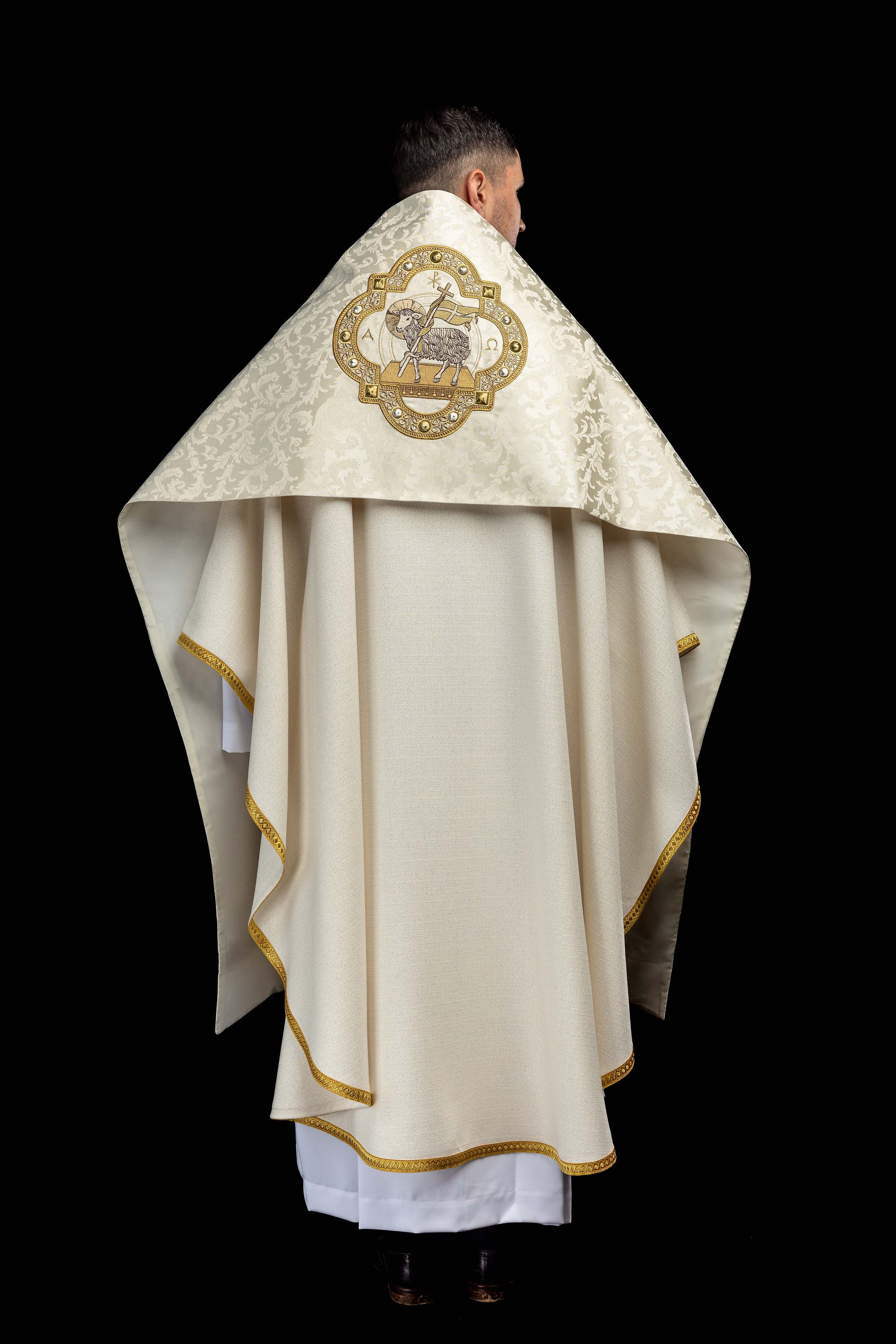Voile huméral avec broderie de l’Agneau pascal sur tissu jacquard