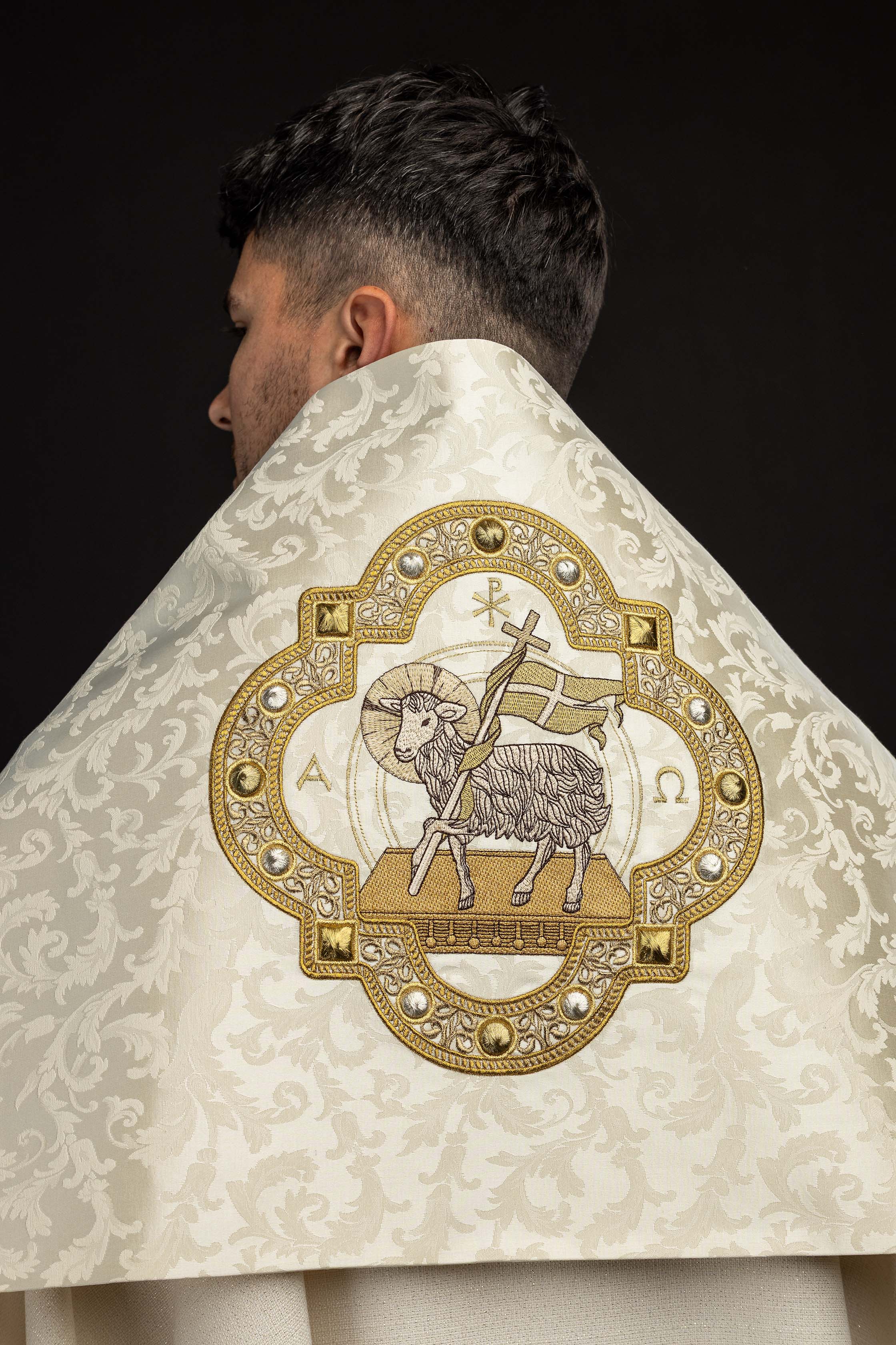Voile huméral avec broderie de l’Agneau pascal sur tissu jacquard