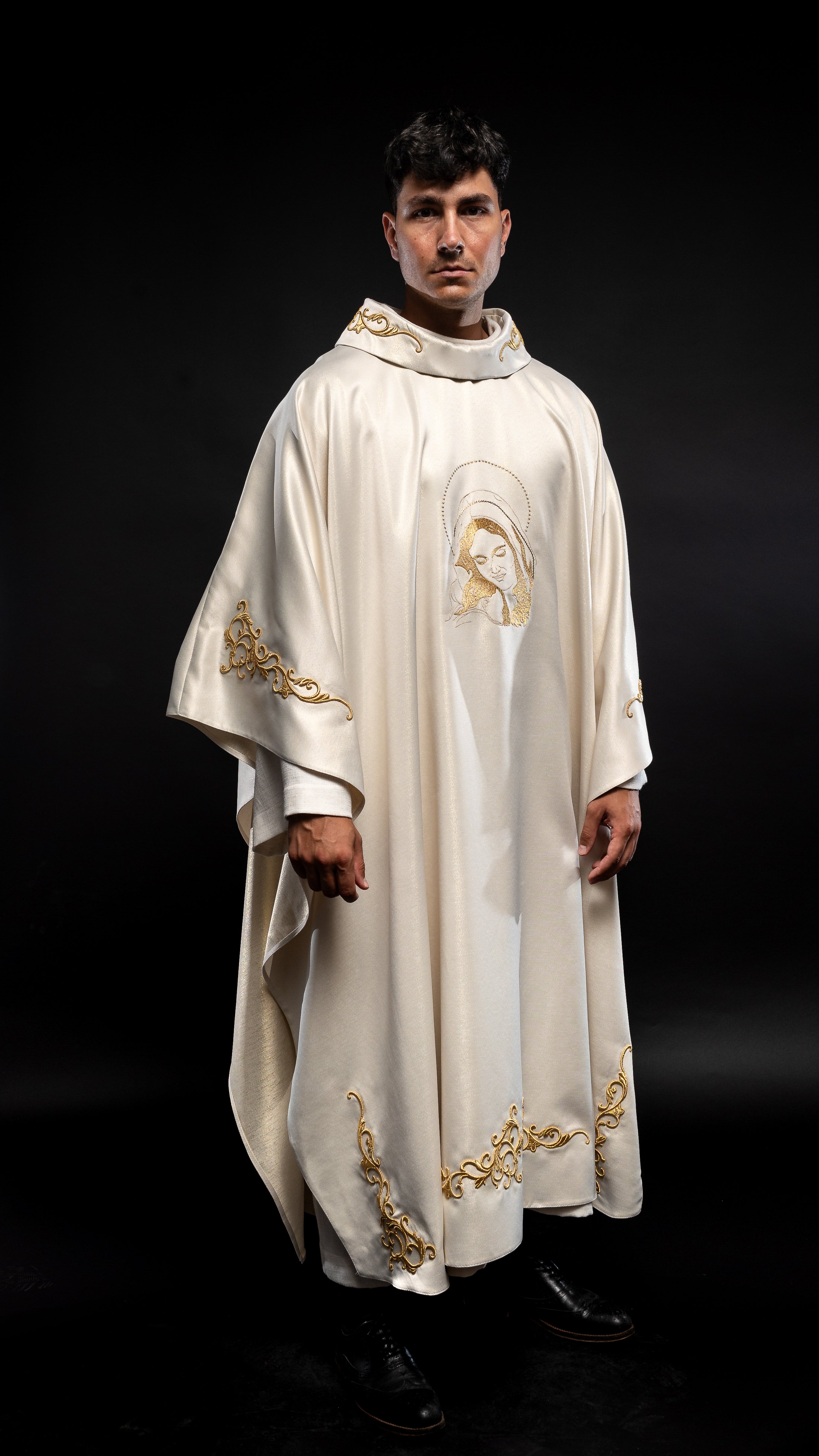 Chasuble liturgique avec l'image de la Vierge des câlins