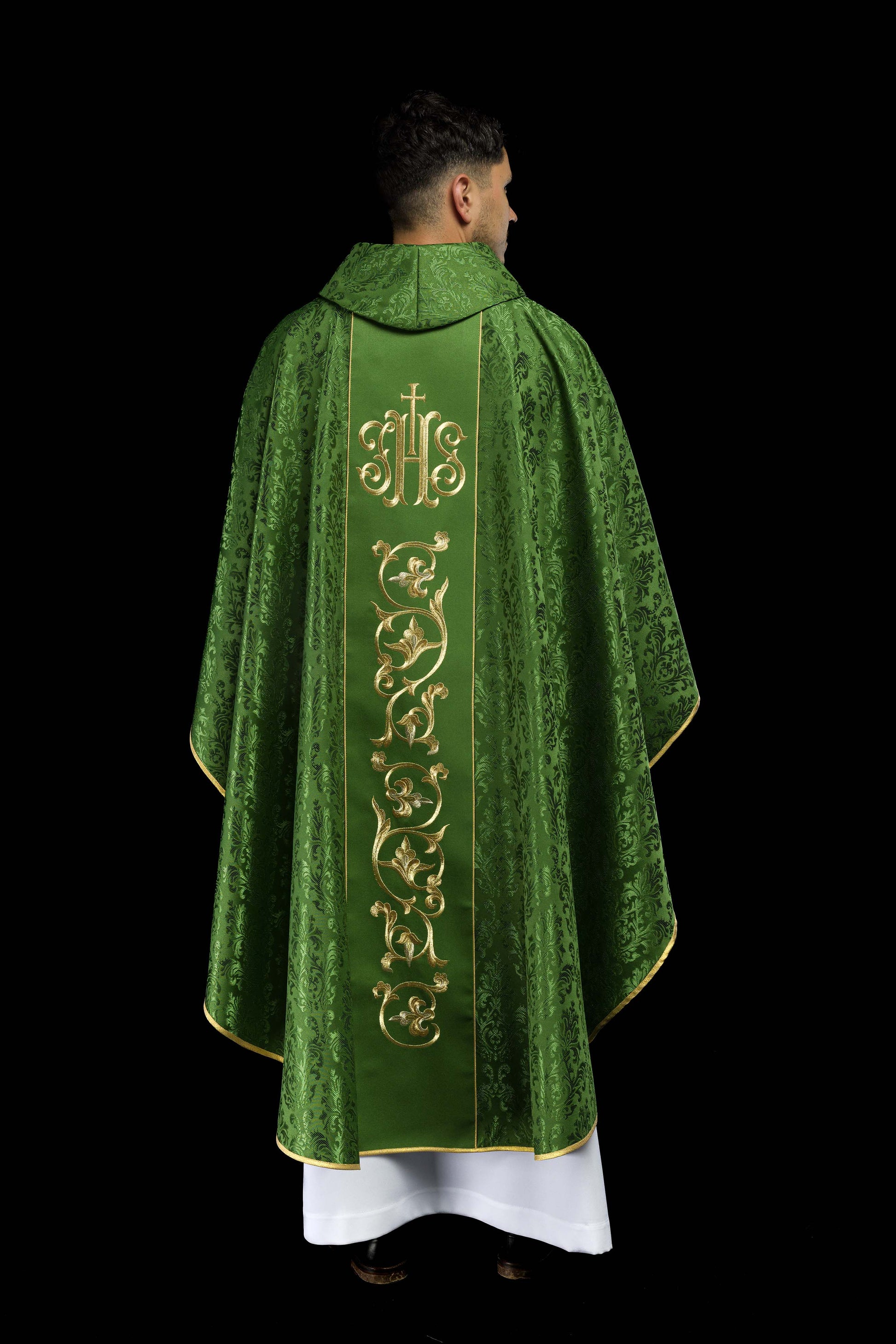 Chasuble liturgique verte avec ceinture IHS richement décorée