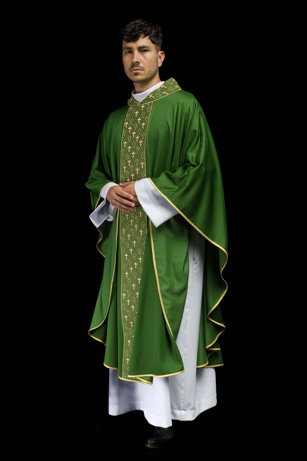 Chasuble avec ceinture richement brodée de croix en vert