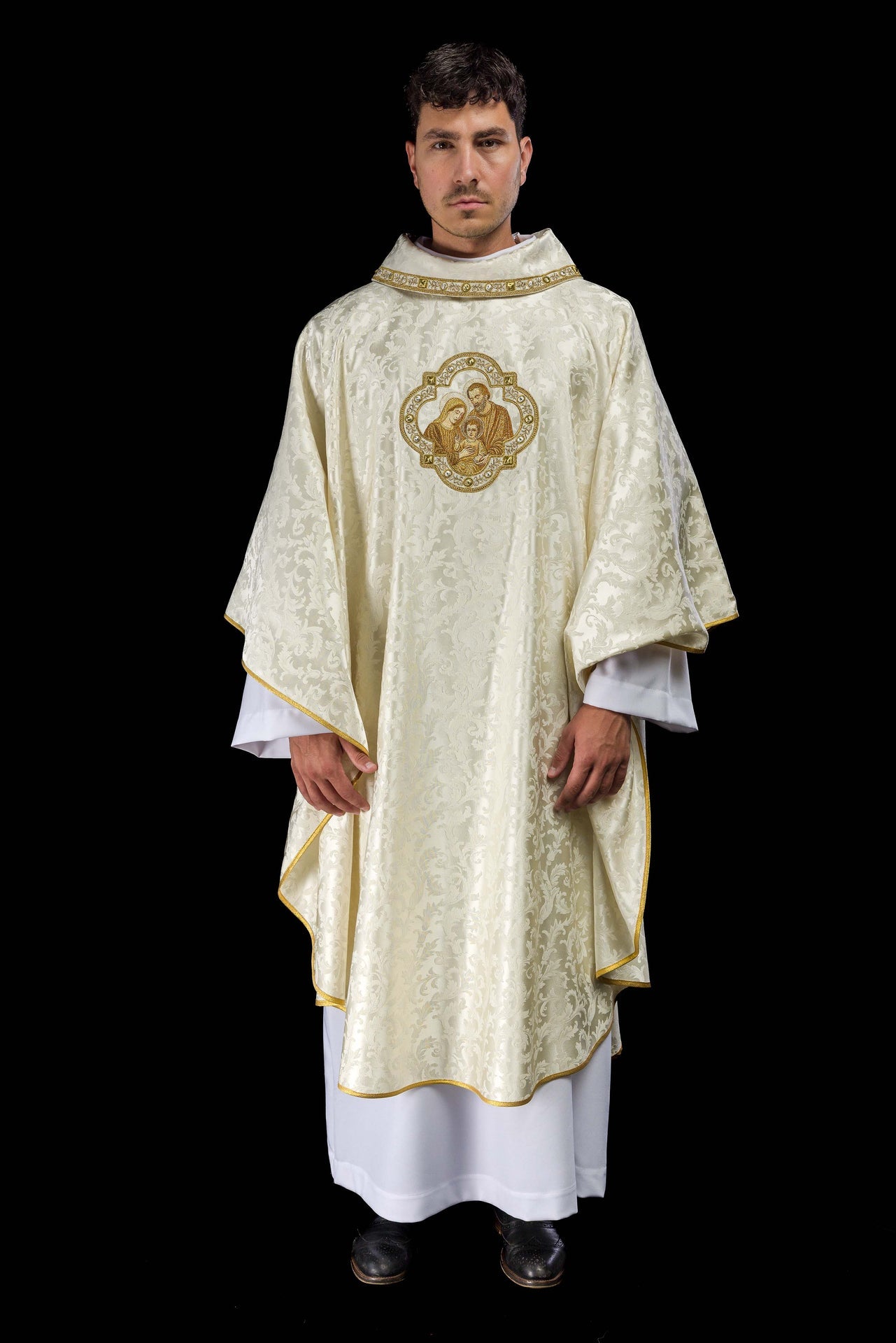 Chasuble brodée de Noël avec l’image de la Sainte Famille