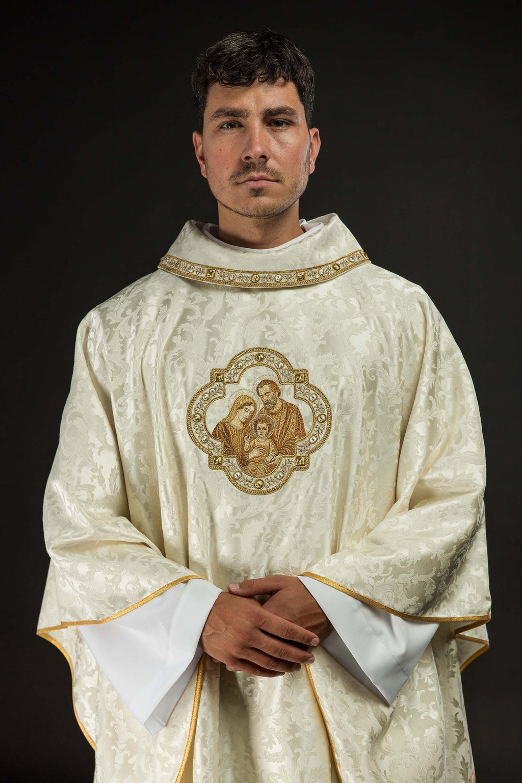 Chasuble brodée de Noël avec l’image de la Sainte Famille