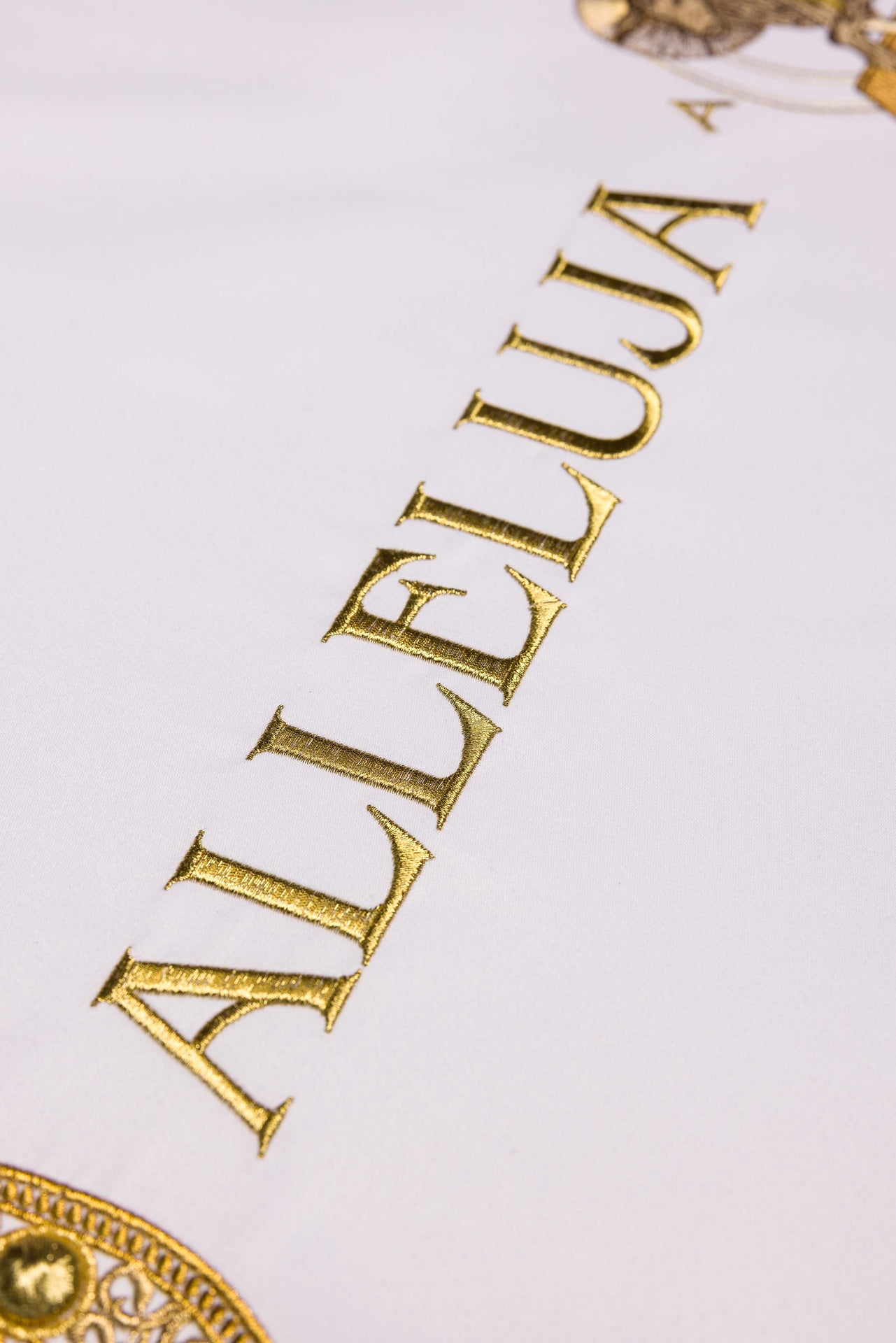 Nappe d’autel pour Pâques avec broderie de l’Agneau