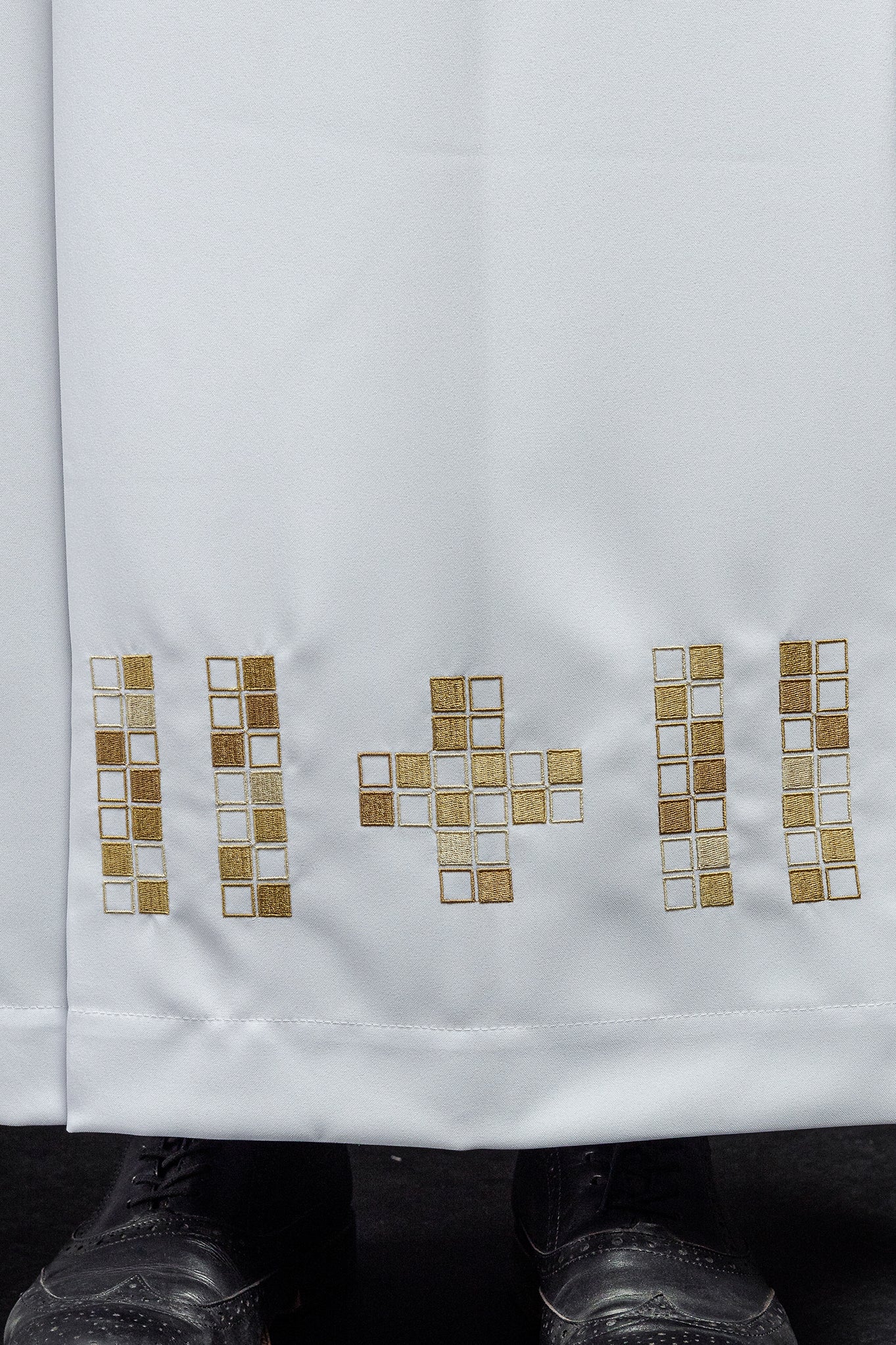 Alba avec mosaïque brodée Croix S - 6051 - 04 145cm/176cm - CHASUBLES.FR