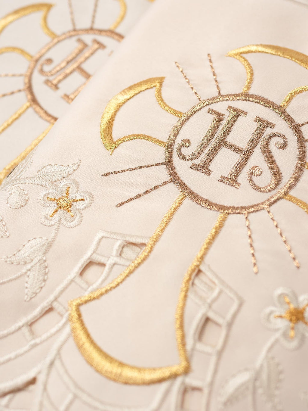 Antependium avec broderie frontale IHS Cross écru KOM/055/05 22cm 3,5m - CHASUBLES.FR