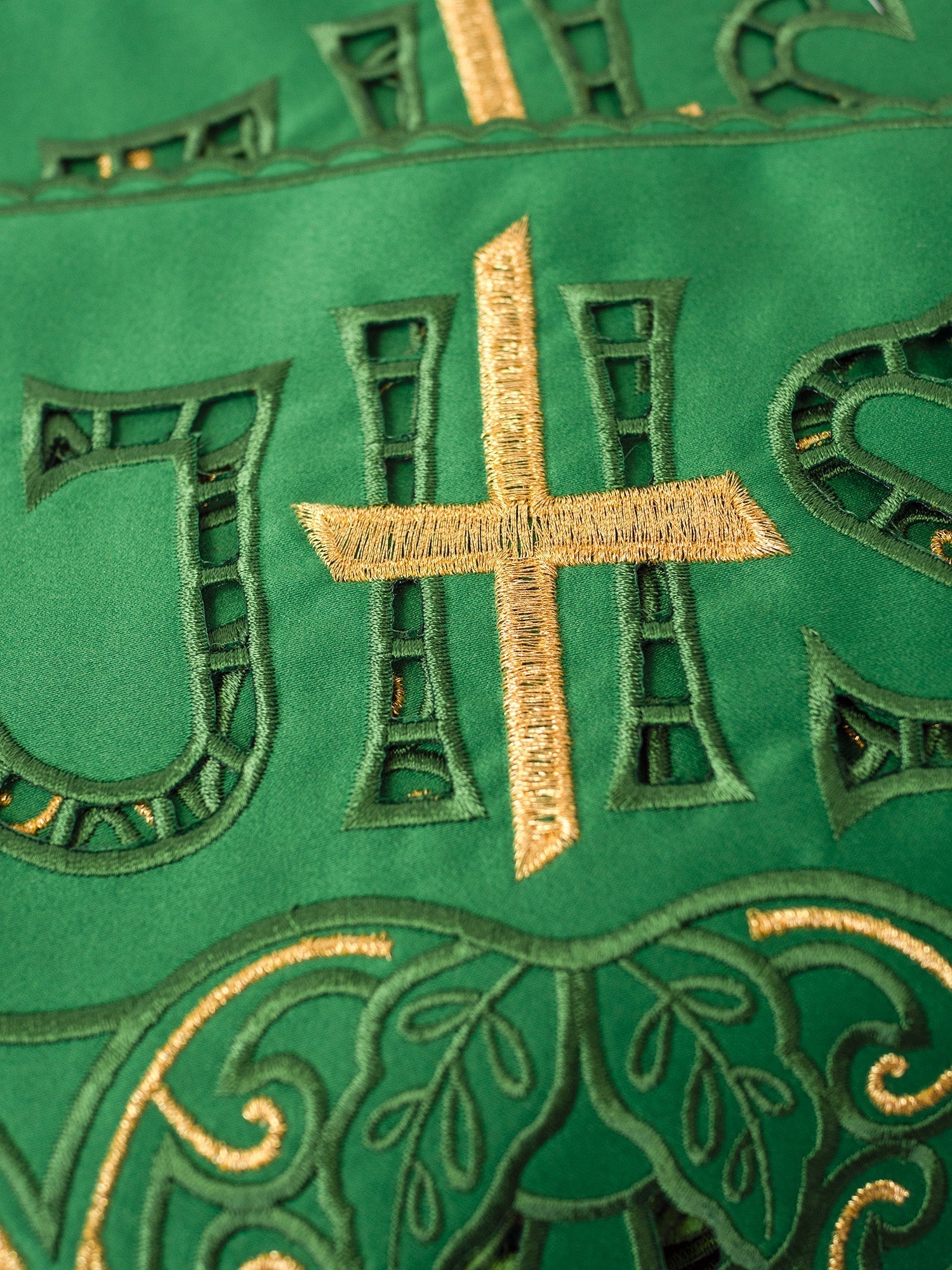 Antependium avec broderie frontale IHS Cross Green KOM/058/01 19cm 3,5m - CHASUBLES.FR