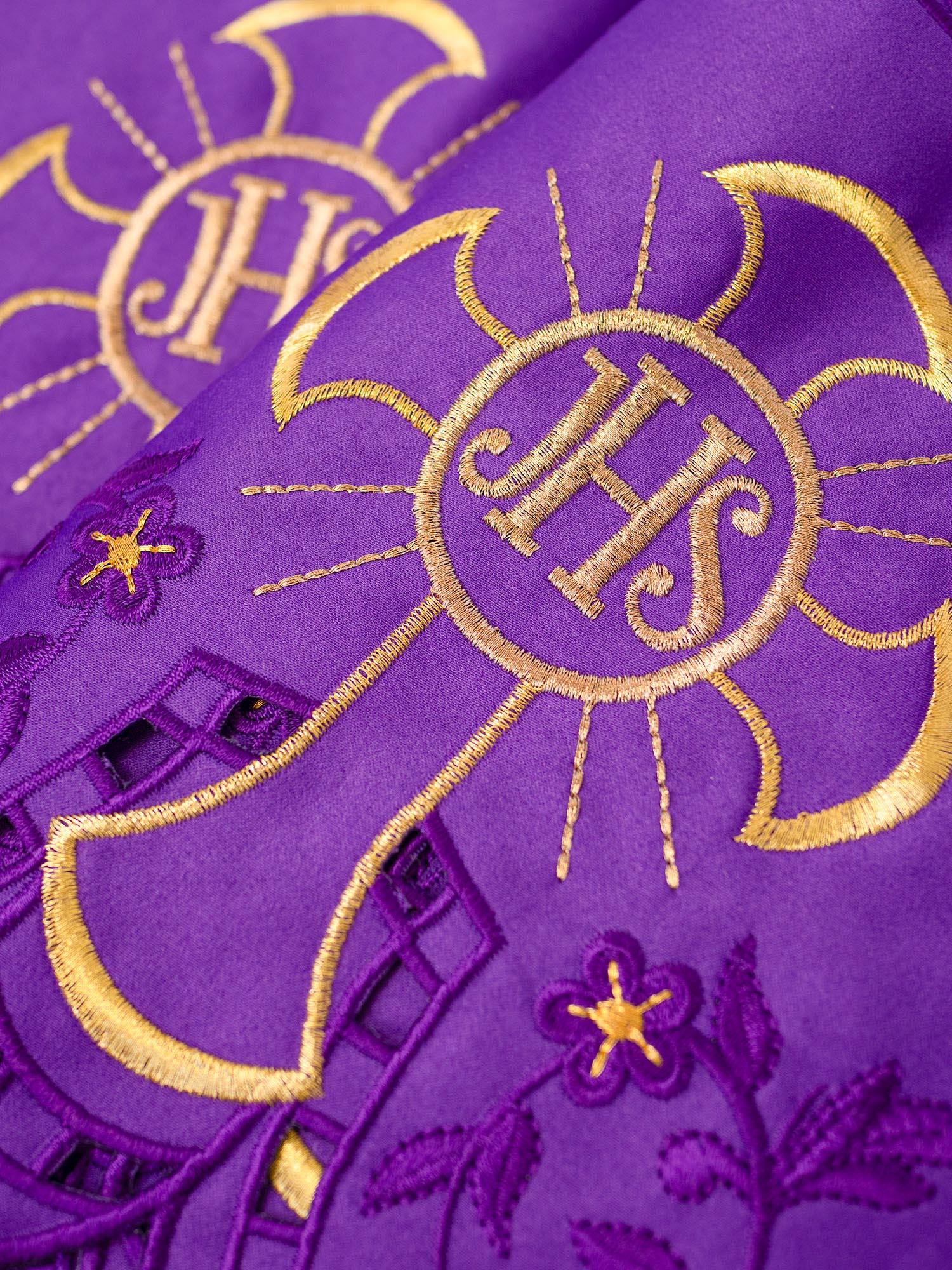 Antependium avec broderie frontale IHS Cross Purple KOM/055/03 22cm 3,5m - CHASUBLES.FR