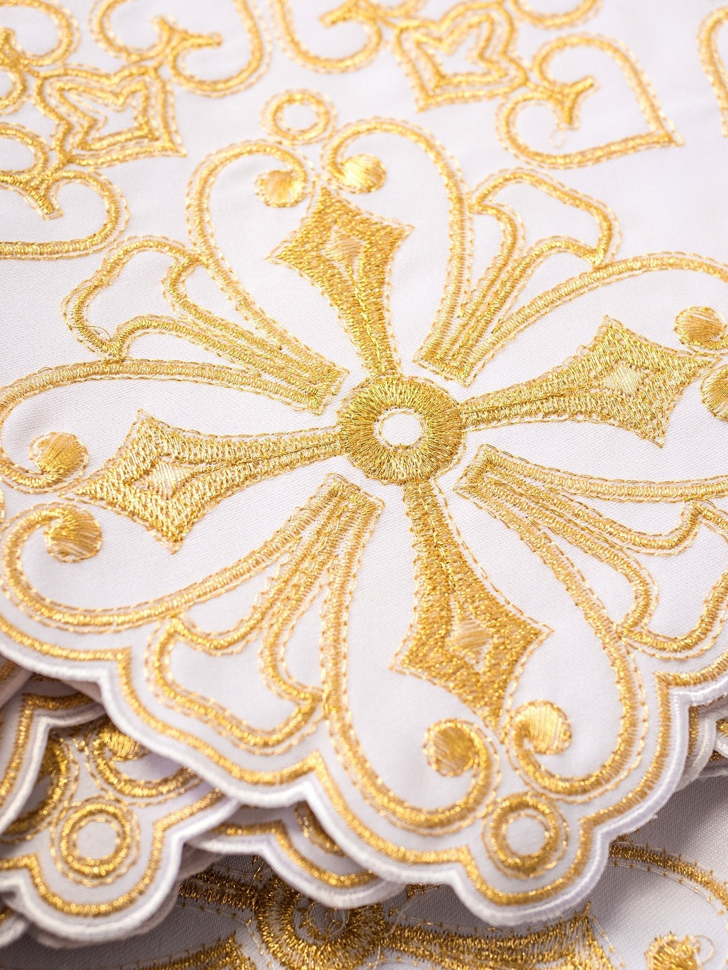 Antependium avec broderie frontale Rosette Blanc KOM/038/04 22cm 3,5m - CHASUBLES.FR