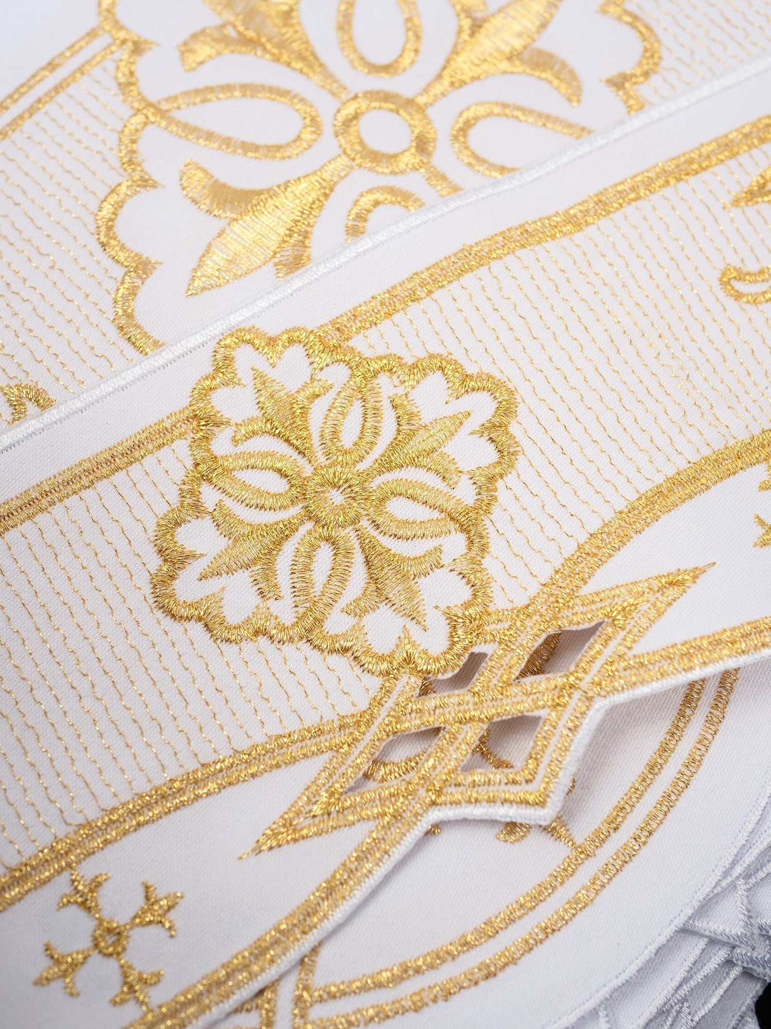 Antependium avec broderie frontale Rosette Blanc KOM/030/04 9cm 3,5m - CHASUBLES.FR
