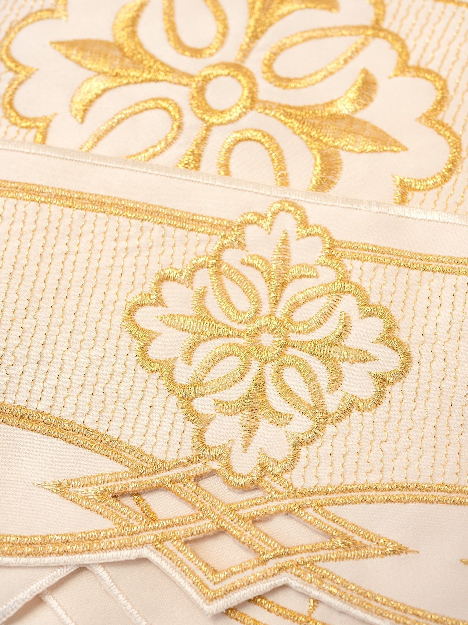 Antependium avec broderie frontale Rosette écru KOM/030/05 9cm 3,5m - CHASUBLES.FR