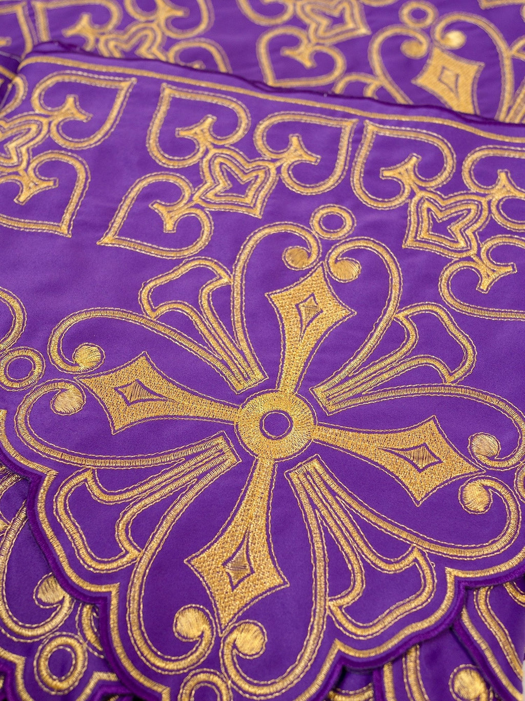 Antependium avec broderie frontale Rosette Violet KOM/038/03 22cm 3,5m - CHASUBLES.FR