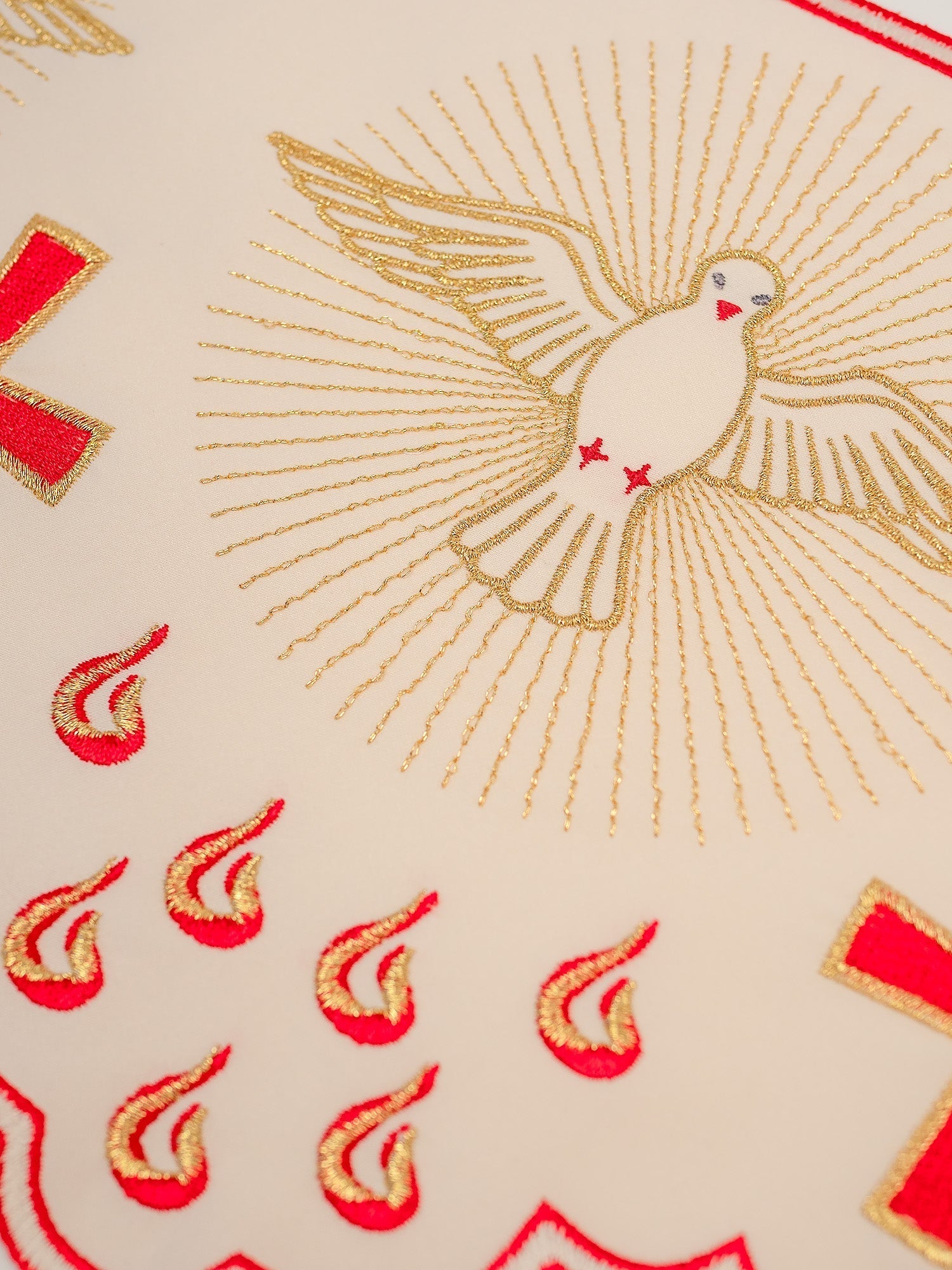Antependium avec broderie frontale White Dove ecru KOM/044/05 20cm 3,5m - CHASUBLES.FR