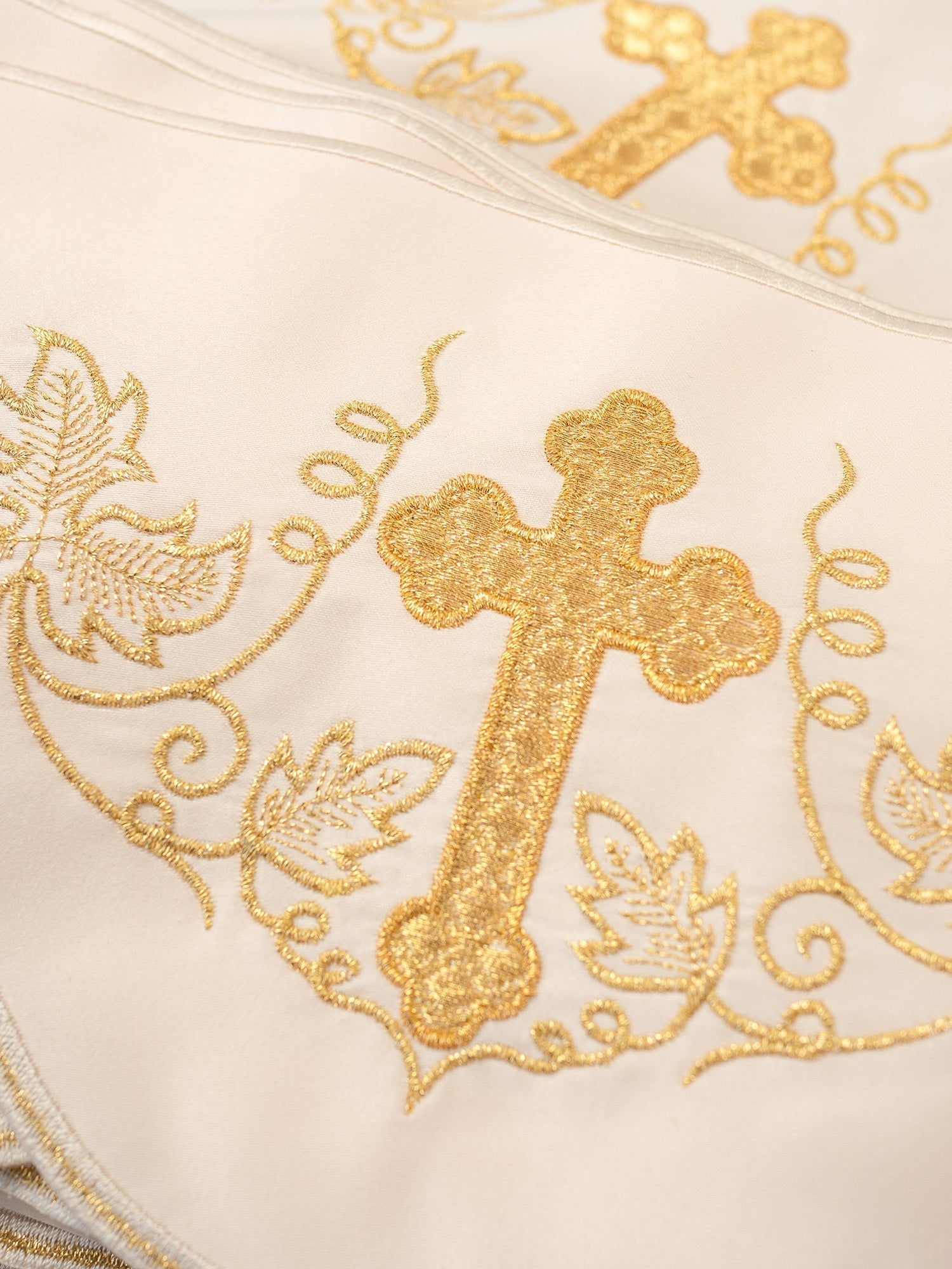 Antependium avec broderie sur le devant Croix et raisins écru KOM/020/05 15cm 3,5m - CHASUBLES.FR