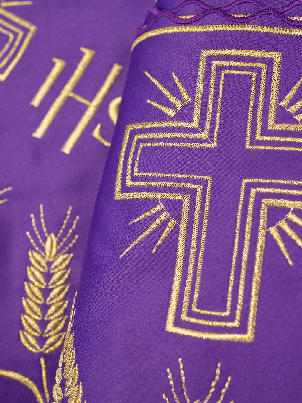 Antependium avec monogramme IHS dans un motif de croix violette KOM/040/03 20cm 3,5m - CHASUBLES.FR