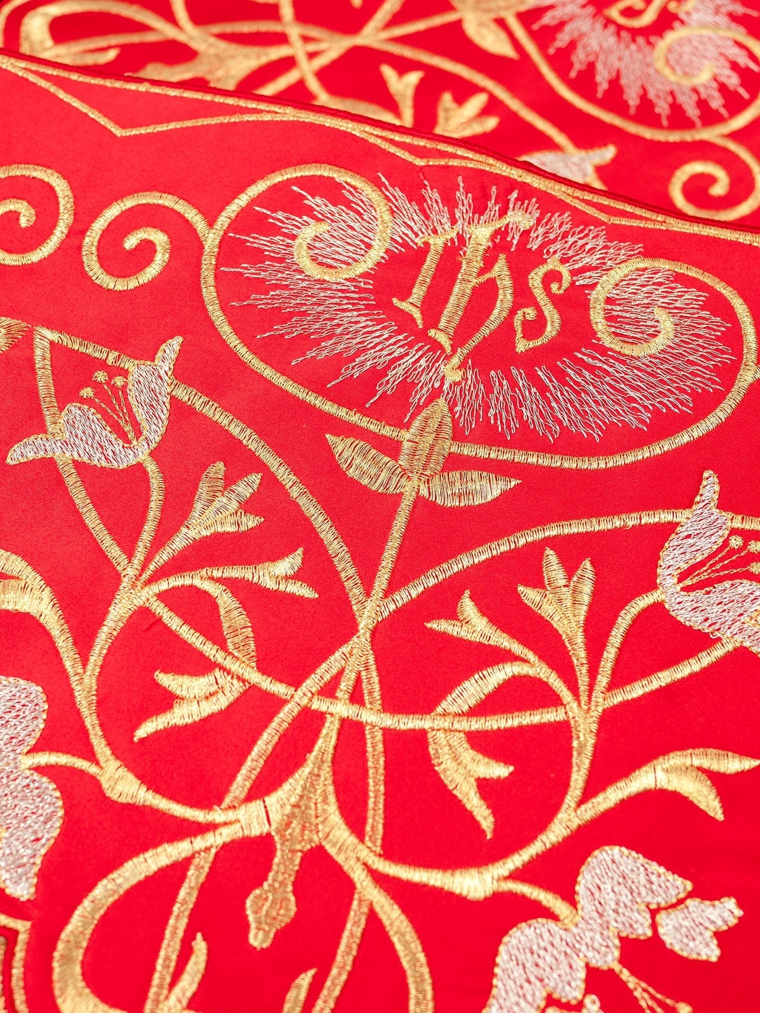 Antependium avec monogramme IHS en rouge KOM/037/02 27cm 3,5m - CHASUBLES.FR