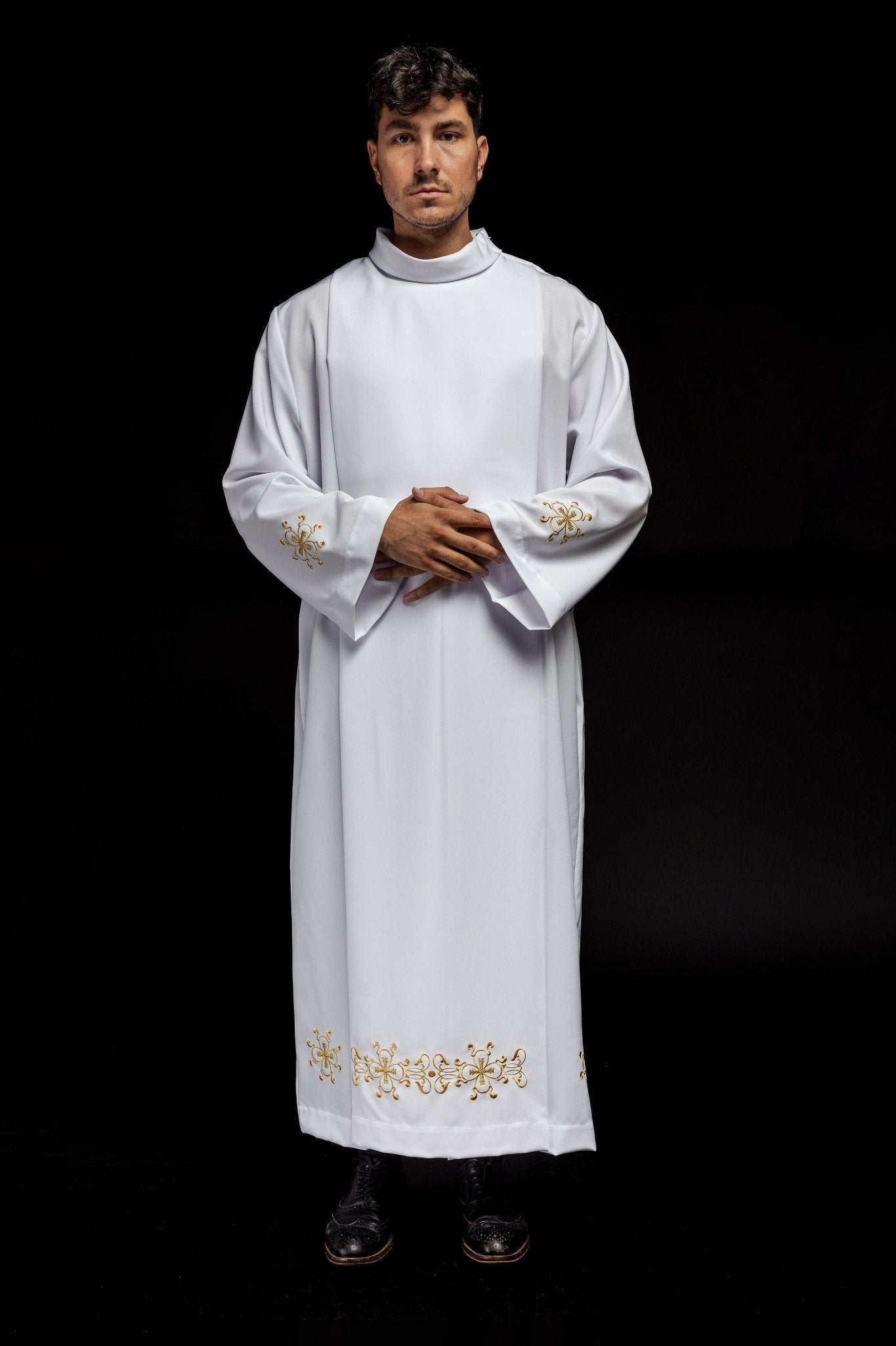 Aube de prêtre à col roulé décorée de broderies blanches S - 6053 - 04 135cm/164cm - CHASUBLES.FR