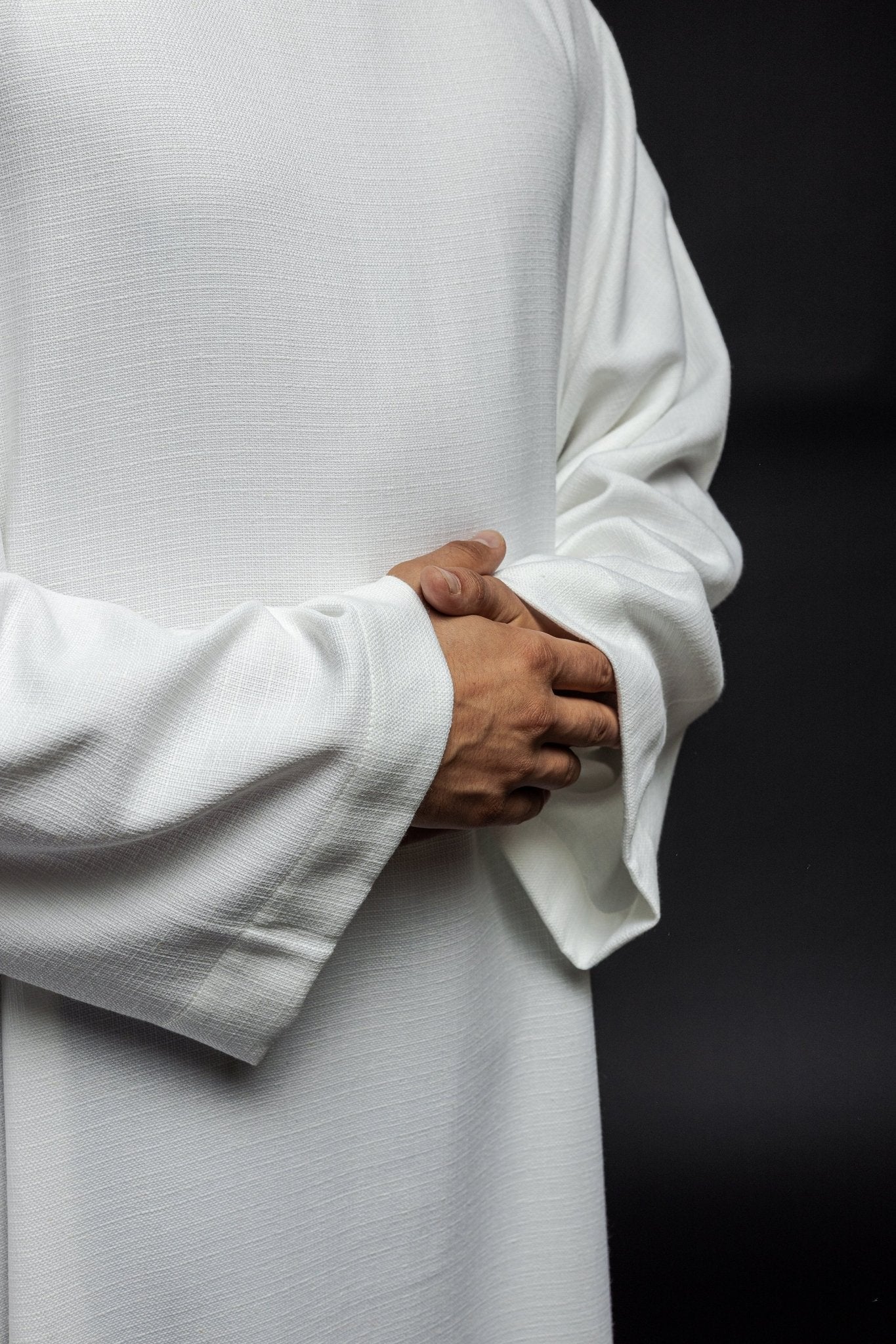 Aube sacerdotale en lin, tissage naturel KAB/031/04/49 135cm/164cm - CHASUBLES.FR