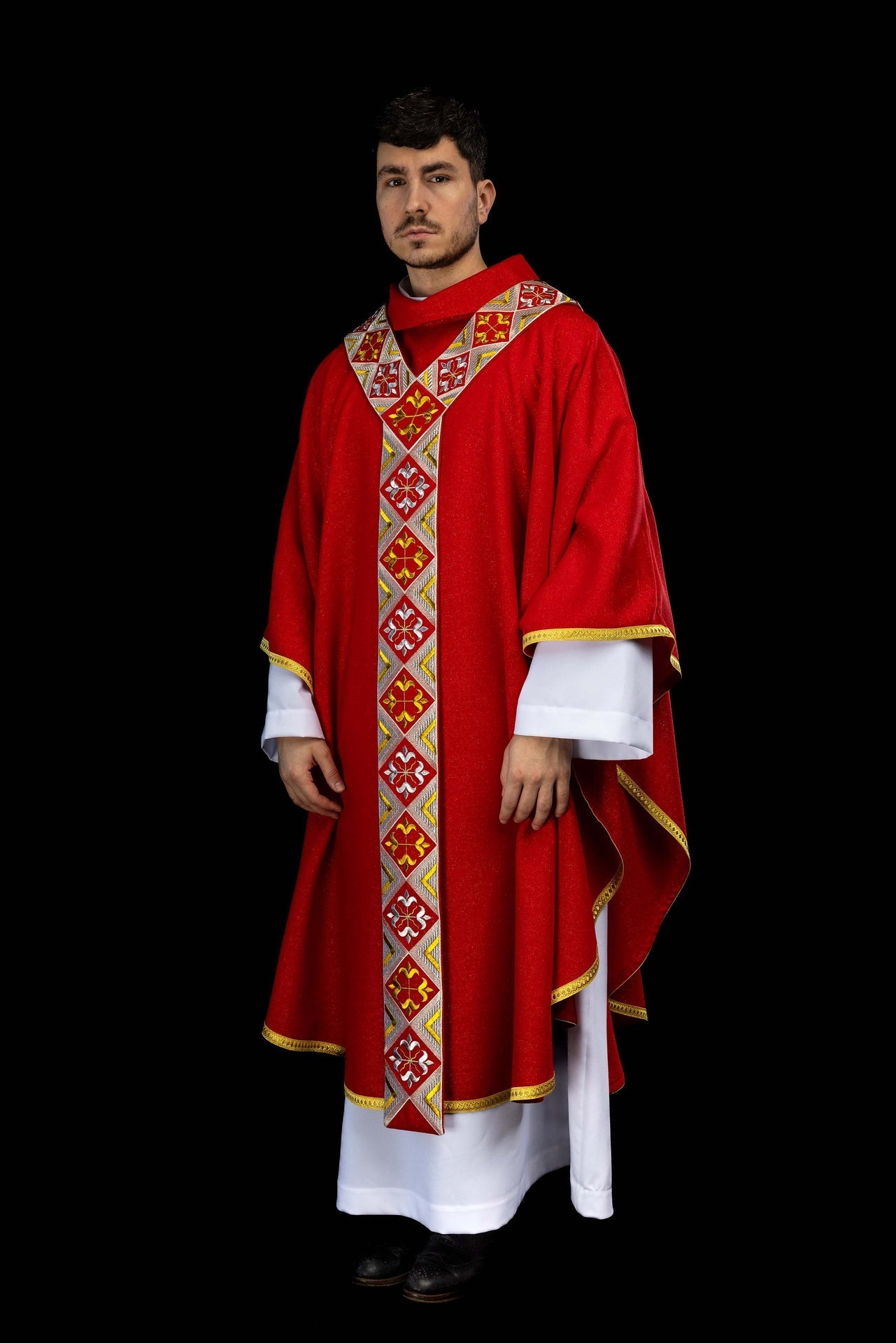 Bande brodée pour chasuble incluse dans l’ensemble avec la chasuble couleur rouge LE/7042/02 - CHASUBLES.FR