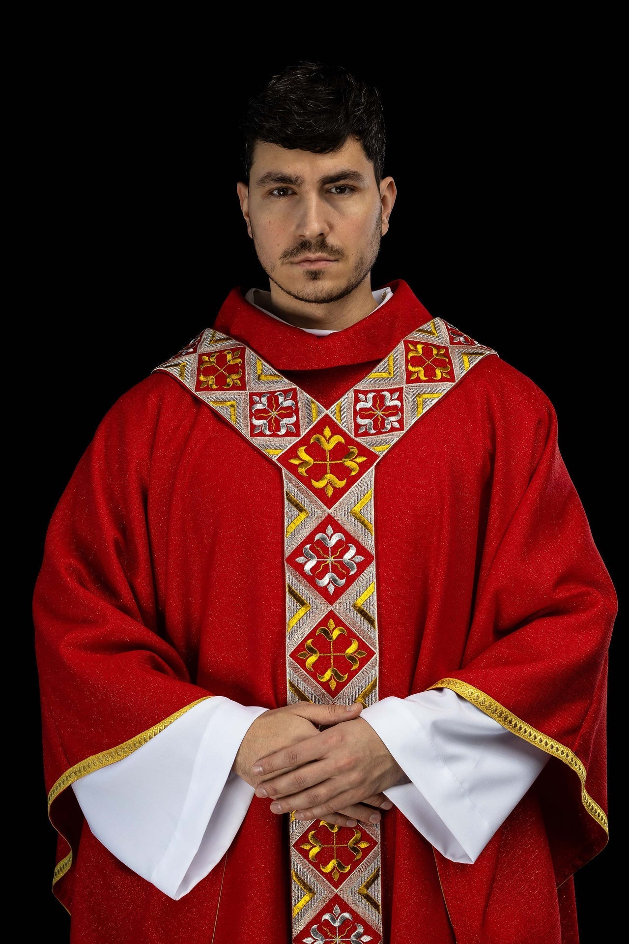 Bande brodée pour chasuble incluse dans l’ensemble avec la chasuble couleur rouge LE/7042/02 - CHASUBLES.FR