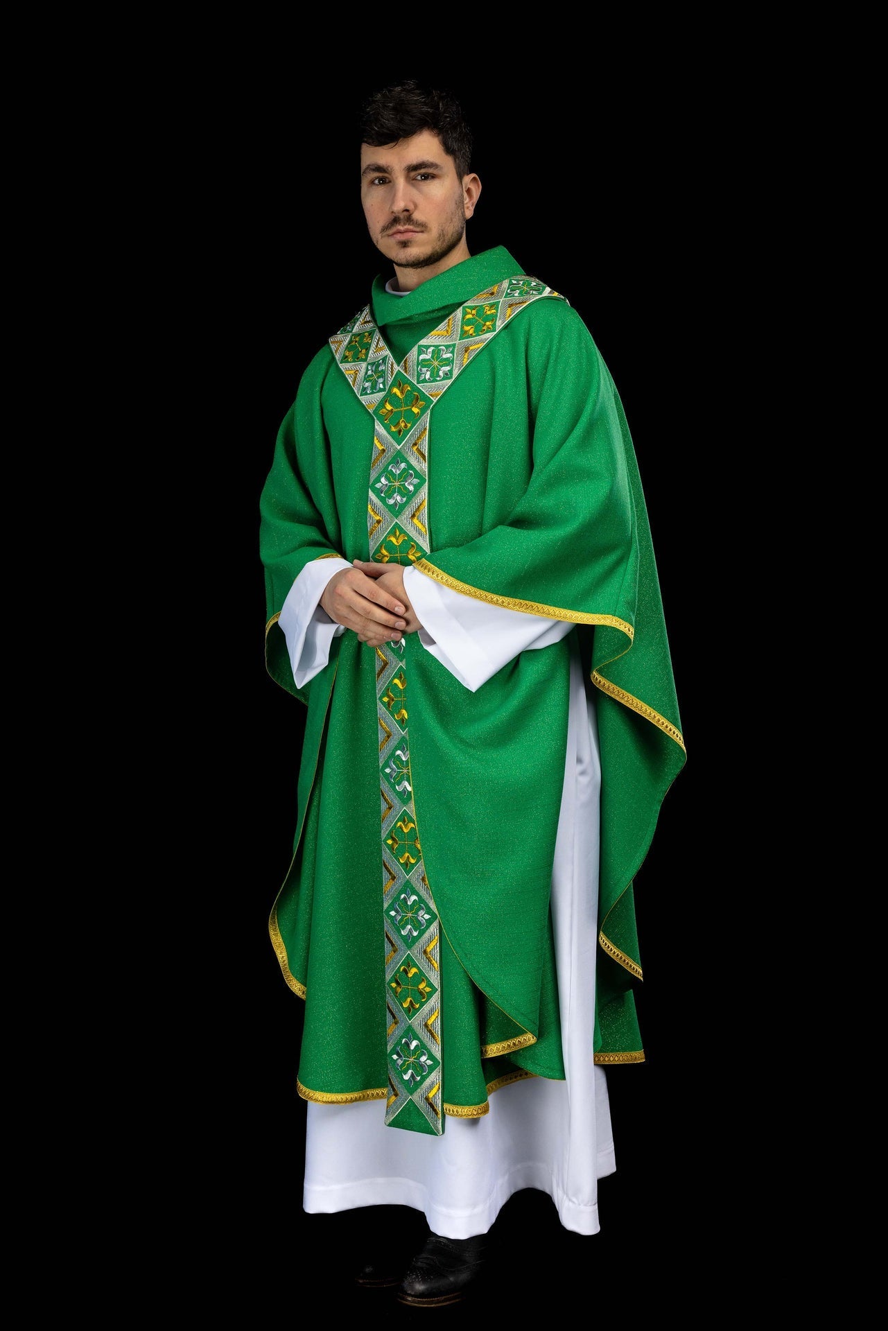 Bande brodée pour chasuble incluse dans l’ensemble avec la chasuble couleur verte LE/7042/01 - CHASUBLES.FR