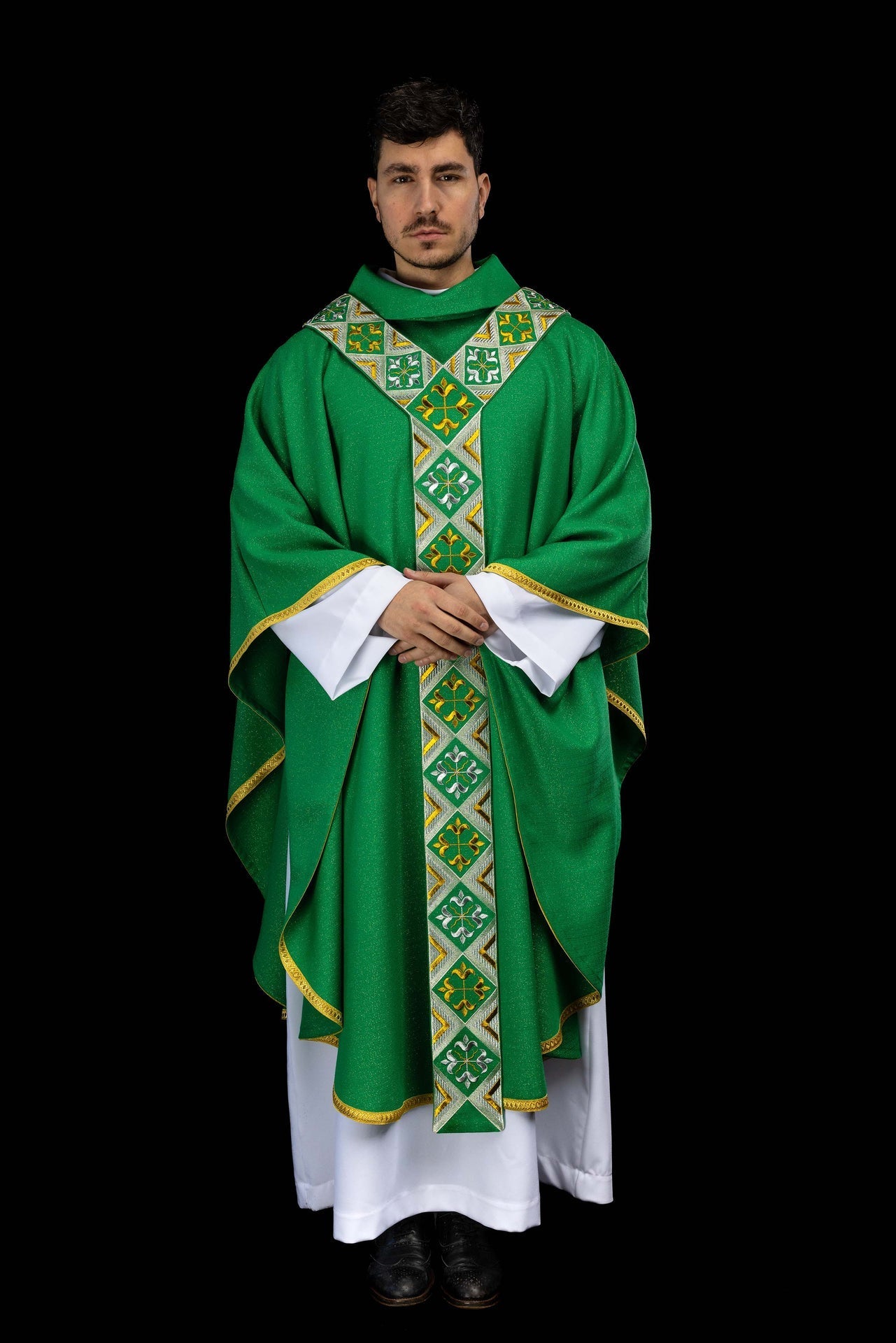 Bande brodée pour chasuble incluse dans l’ensemble avec la chasuble couleur verte LE/7042/01 - CHASUBLES.FR