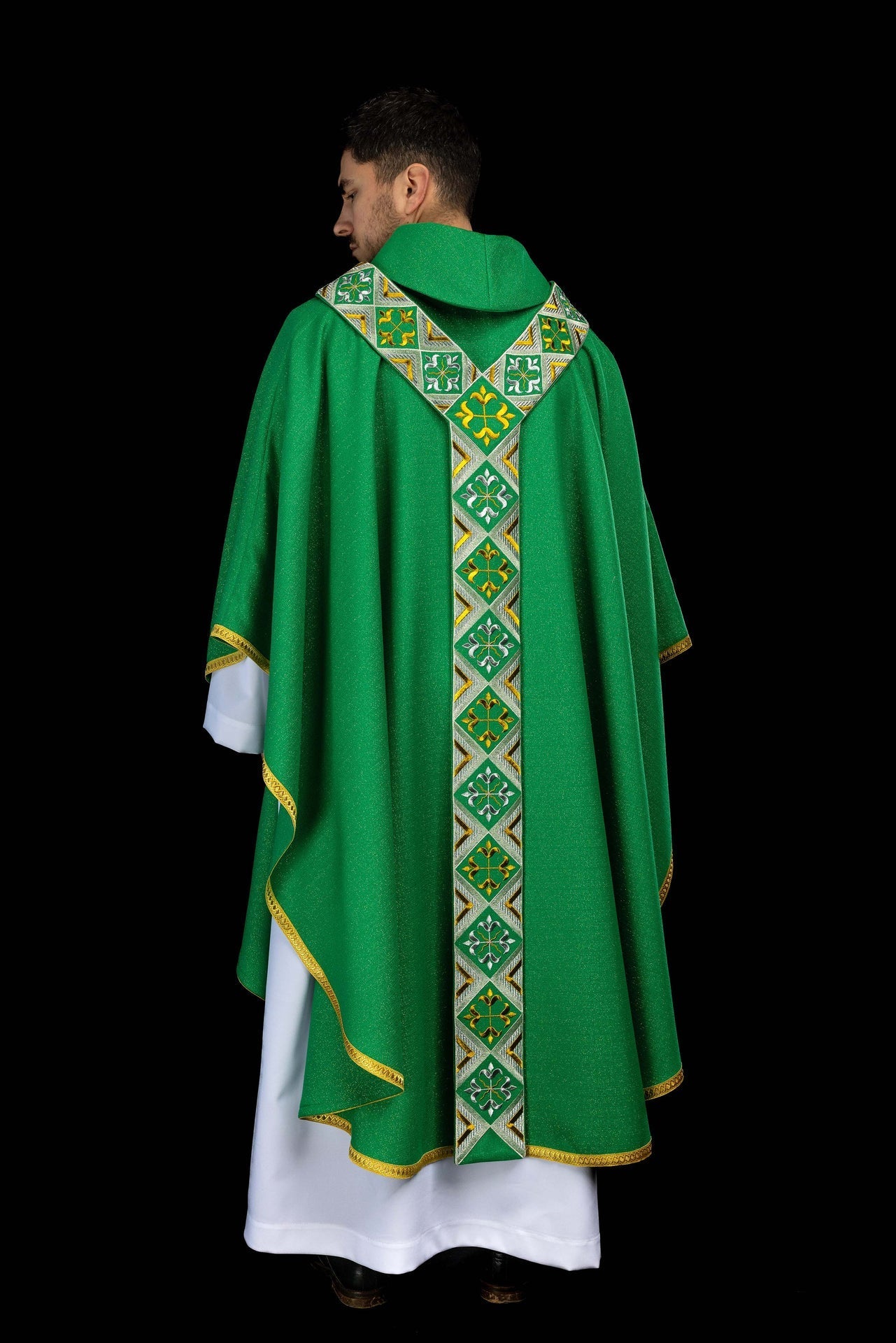 Bande brodée pour chasuble incluse dans l’ensemble avec la chasuble couleur verte LE/7042/01 - CHASUBLES.FR