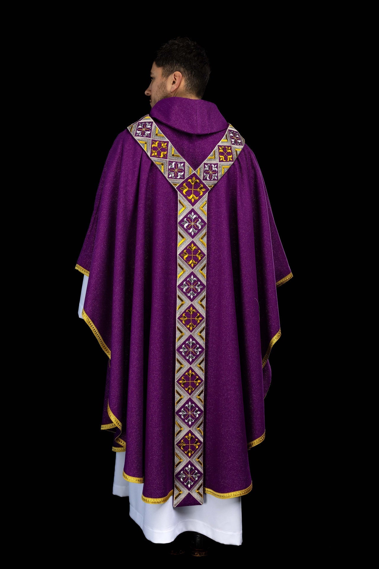 Bande brodée pour chasuble incluse dans l’ensemble avec la chasuble couleur violette LE/7042/03 - CHASUBLES.FR