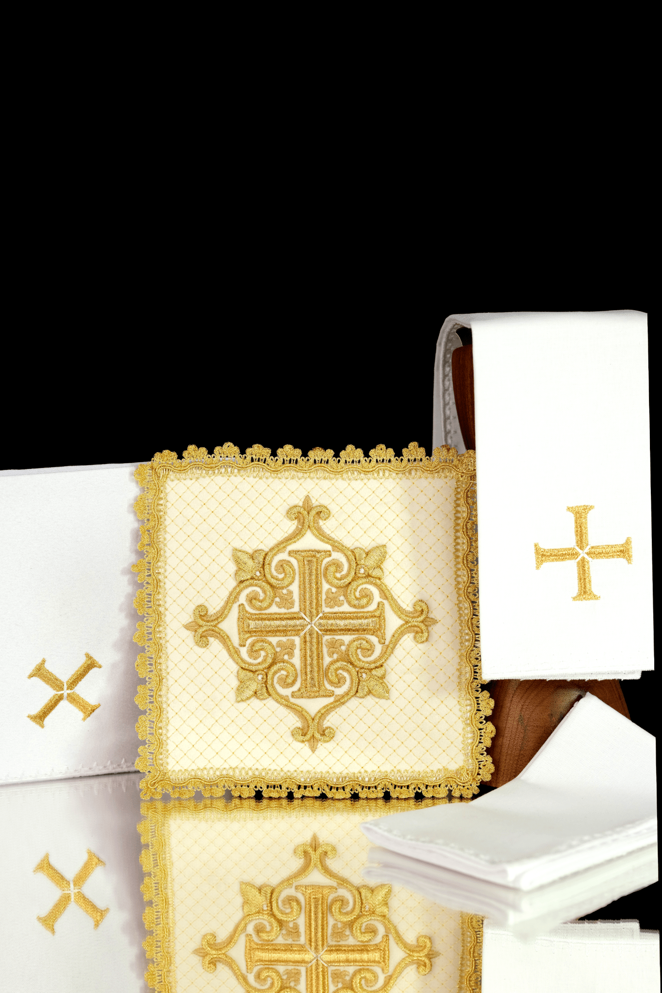 Calice en lin avec croix broderie eucharistique motif de croix velours écru LE/5029/C4 - CHASUBLES.FR