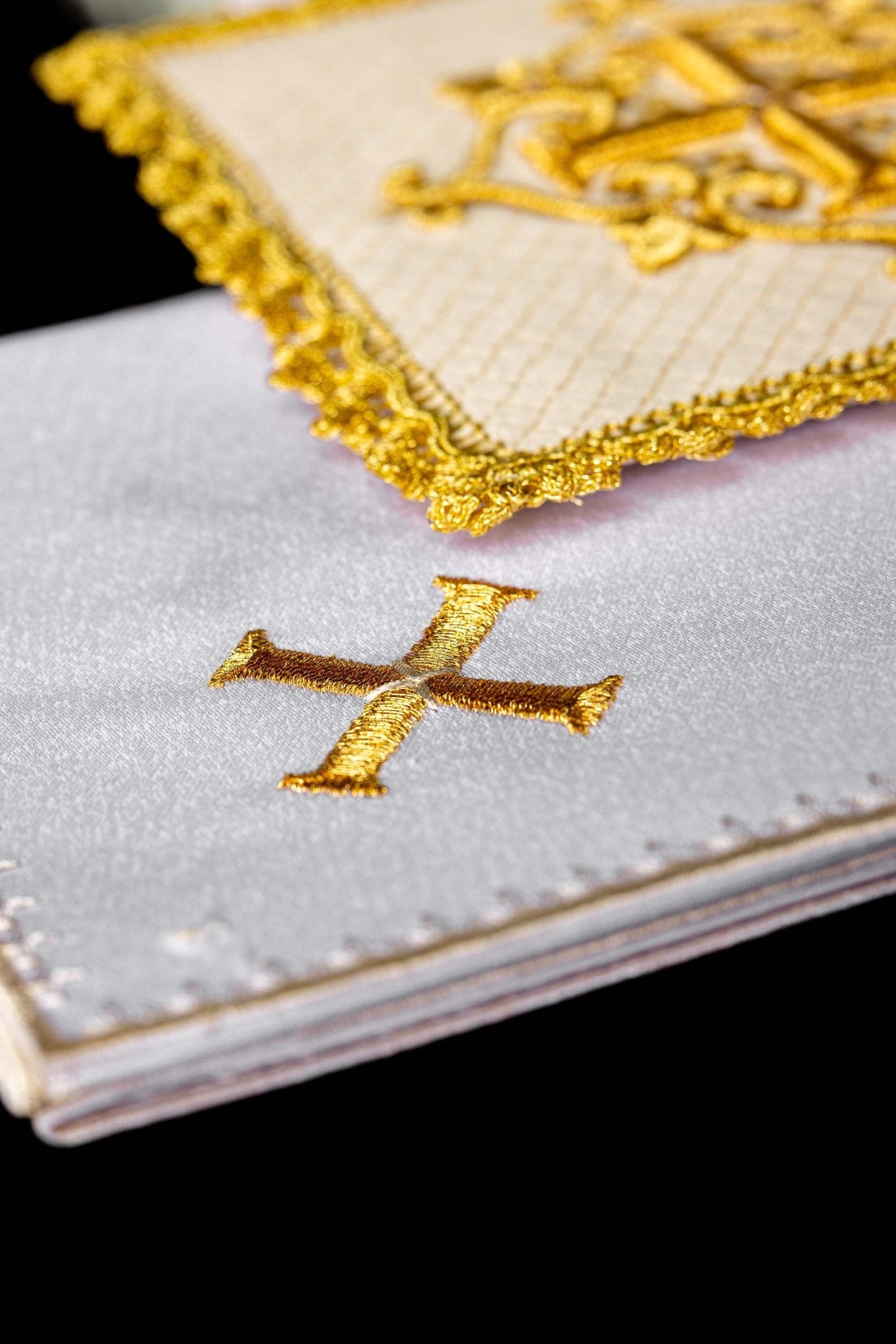 Calice en lin avec croix broderie eucharistique motif de croix velours écru LE/5029/C4 - CHASUBLES.FR