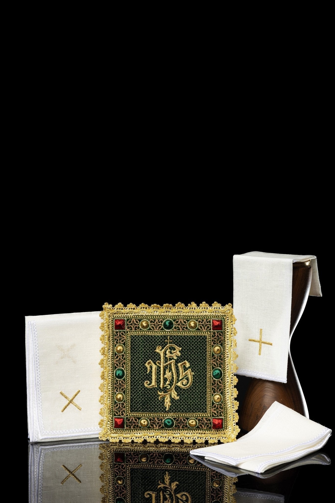 Calice en lin avec croix broderie eucharistique motif de IHS velours vert S - 5067 - C1 - CHASUBLES.FR