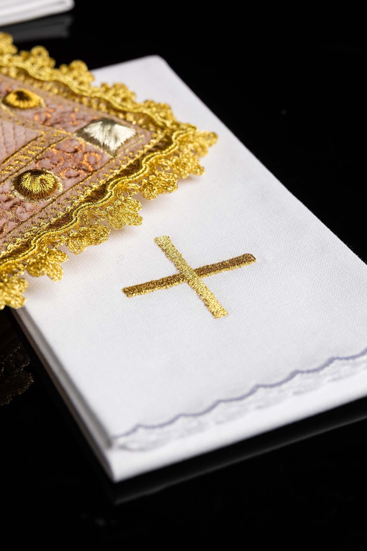 Calice en velours rose avec symbole IHS brodé S-5567-C5 - CHASUBLES.FR