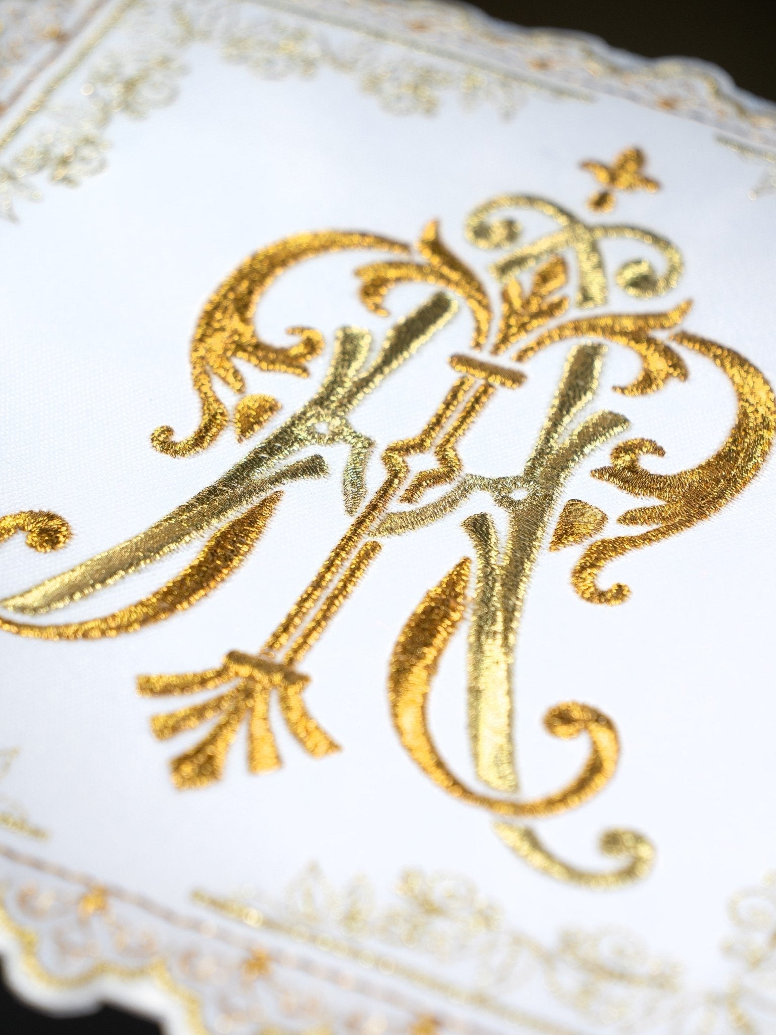 Calice liturgique avec motif marial brodé en or S - 5564 - CHASUBLES.FR
