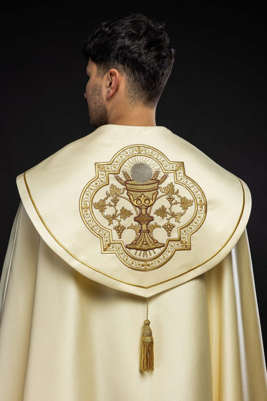 Calice liturgique brodé écru KKP/013/05/20 ECRU SAT. POMPON 145cm - CHASUBLES.FR