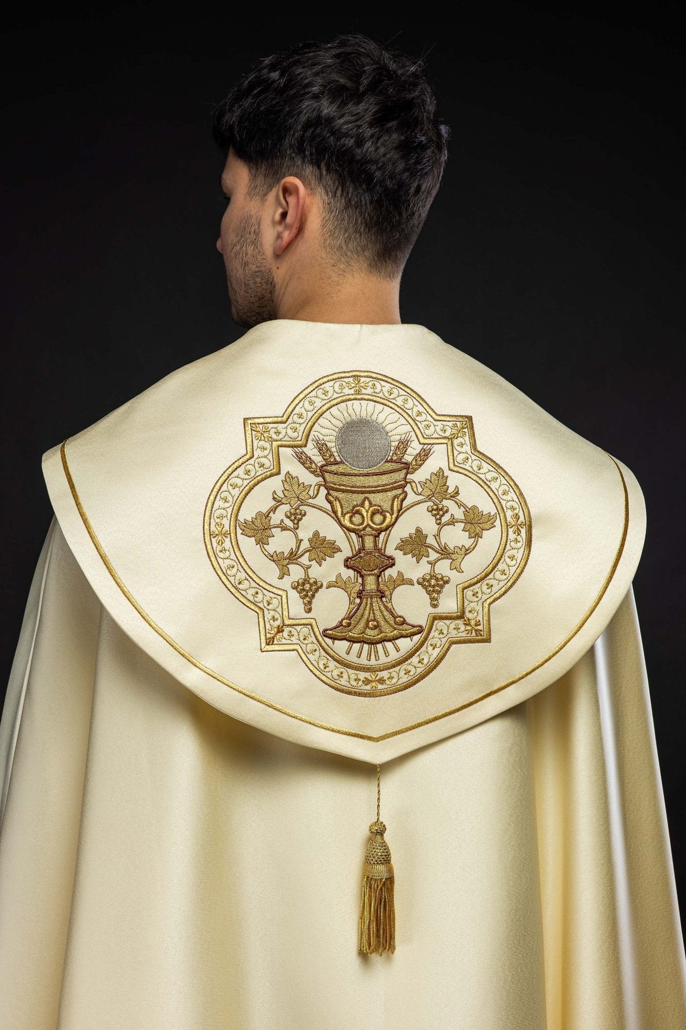 Calice liturgique brodé écru KKP/013/05/20 ECRU SAT. POMPON 145cm - CHASUBLES.FR