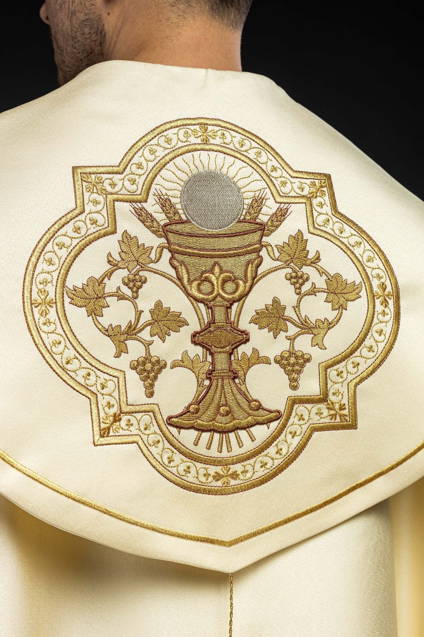 Calice liturgique brodé écru KKP/013/05/20 ECRU SAT. POMPON 145cm - CHASUBLES.FR