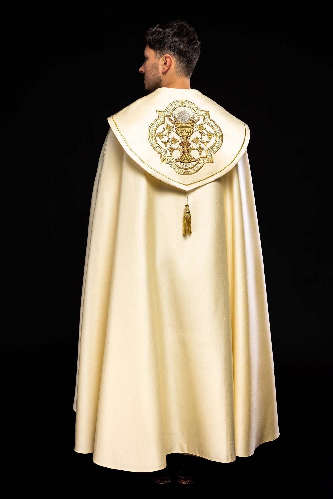 Calice liturgique brodé écru KKP/013/05/20 ECRU SAT. POMPON 145cm - CHASUBLES.FR