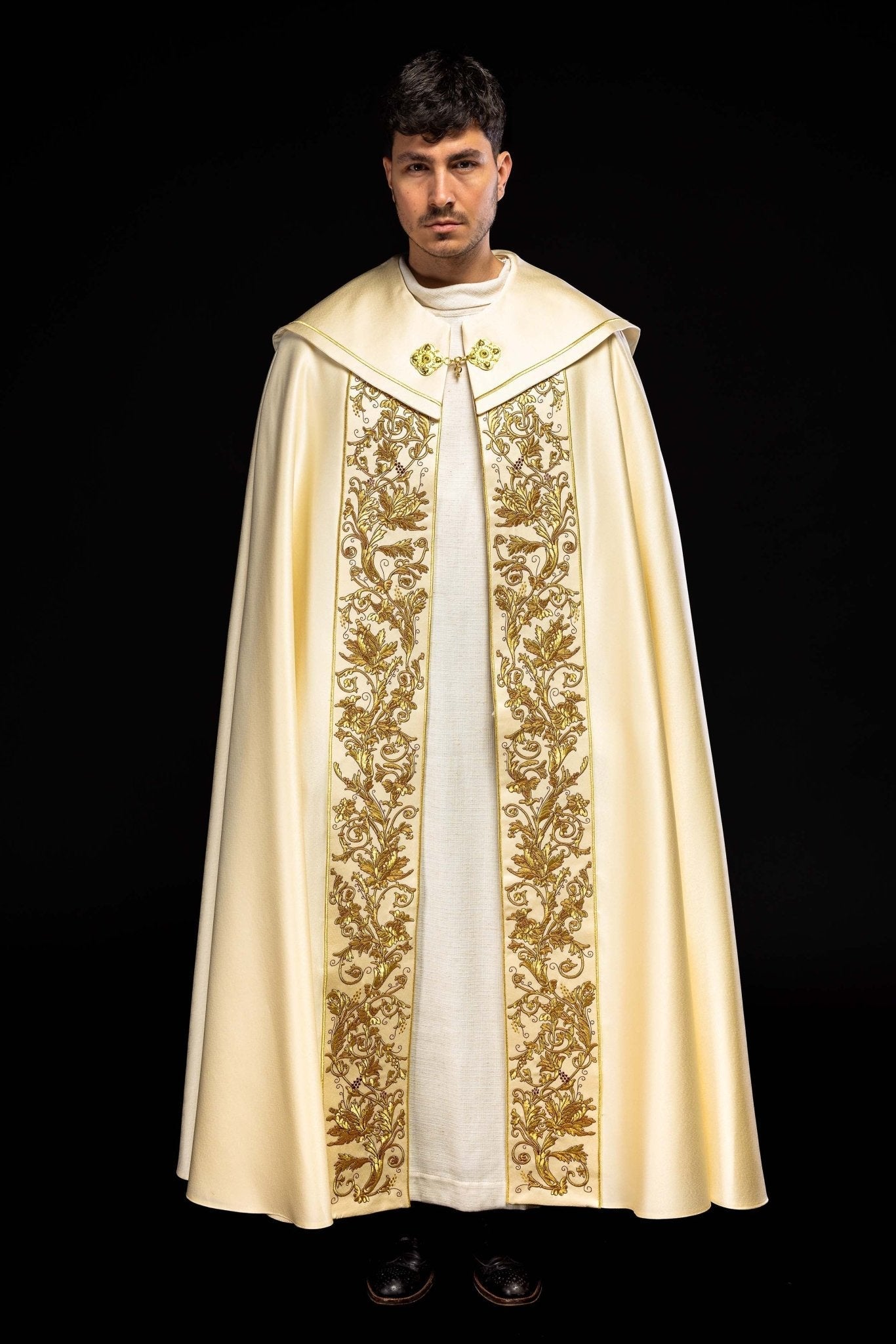 Calice liturgique brodé écru KKP/013/05/20 ECRU SAT. POMPON 145cm - CHASUBLES.FR