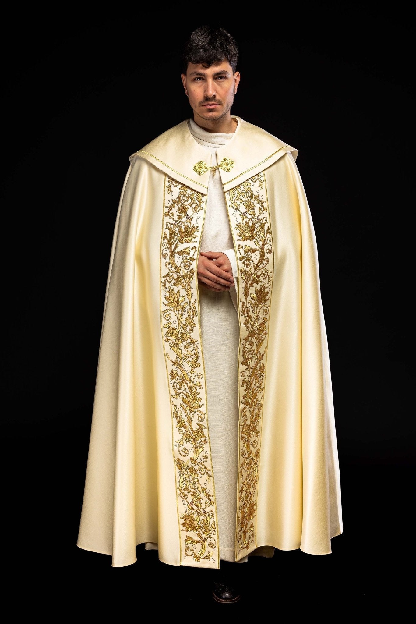 Calice liturgique brodé écru KKP/013/05/20 ECRU SAT. POMPON 145cm - CHASUBLES.FR