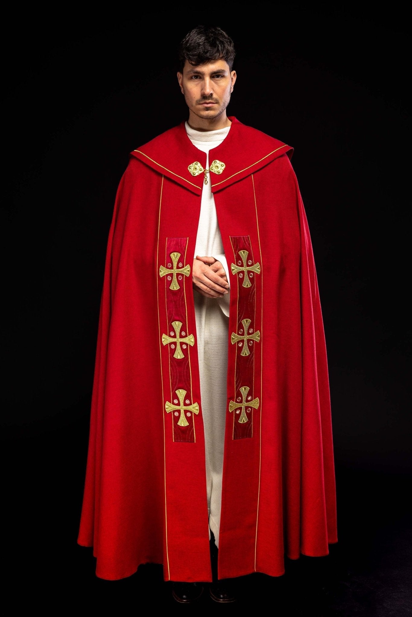 Capa en croix brodée or et velours rouge S - 3068 - 02 - 70 145cm - CHASUBLES.FR