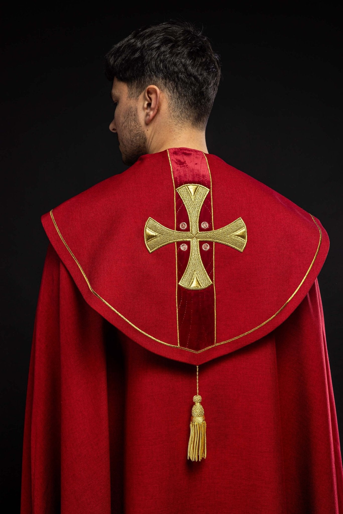 Capa en croix brodée or et velours rouge S - 3068 - 02 - 70 145cm - CHASUBLES.FR