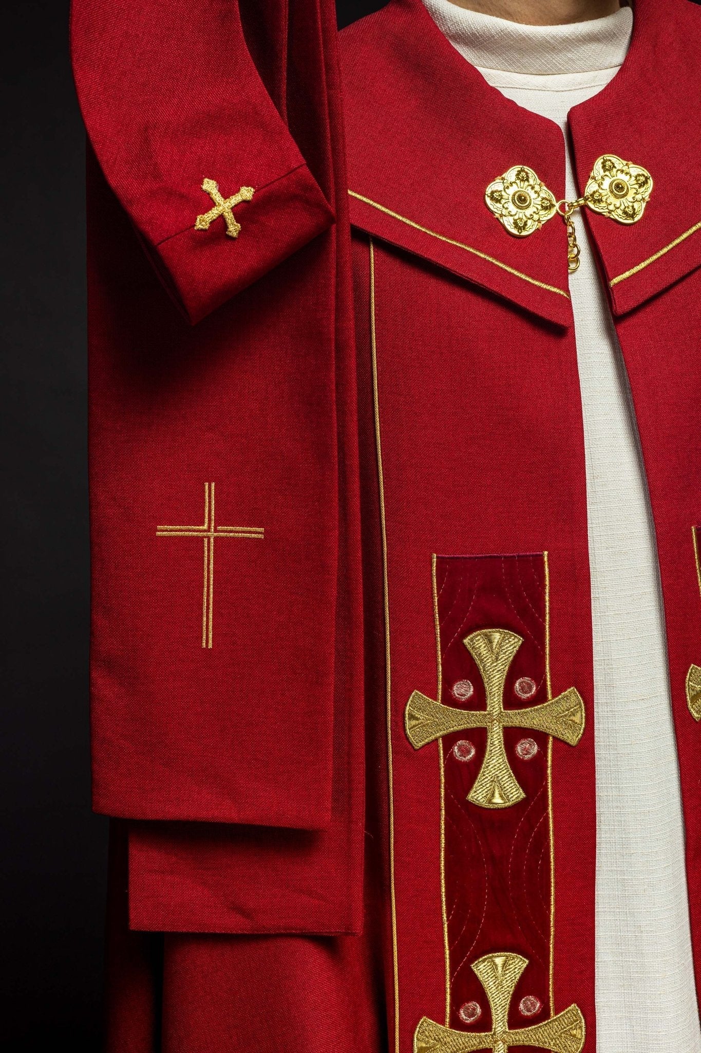 Capa en croix brodée or et velours rouge S - 3068 - 02 - 70 145cm - CHASUBLES.FR