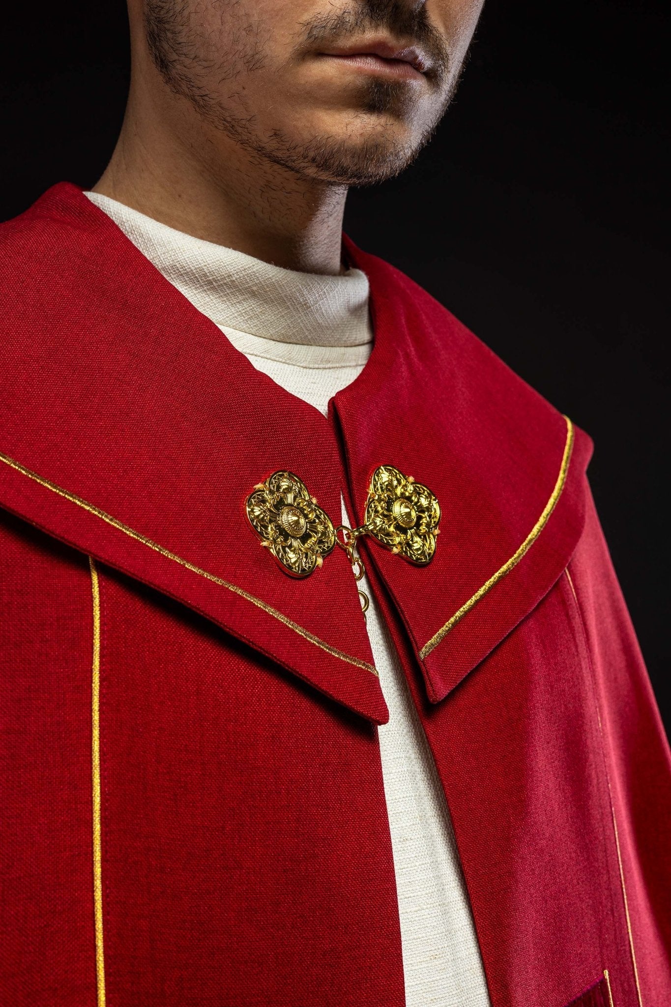 Capa en croix brodée or et velours rouge S - 3068 - 02 - 70 145cm - CHASUBLES.FR