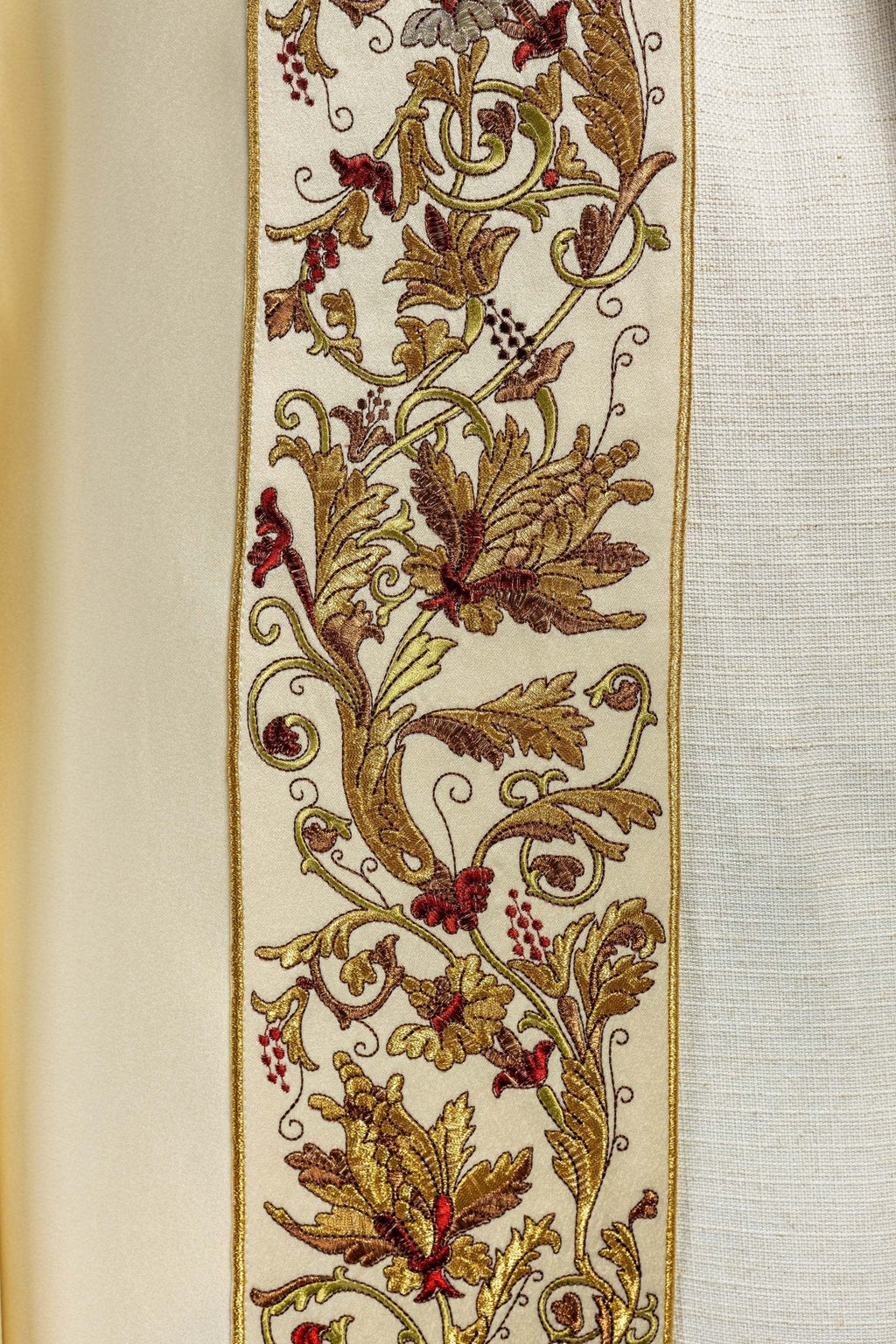 Cape eucharistique monogramme écru KKP/014/05/20 ECRU SAT. 145cm - CHASUBLES.FR