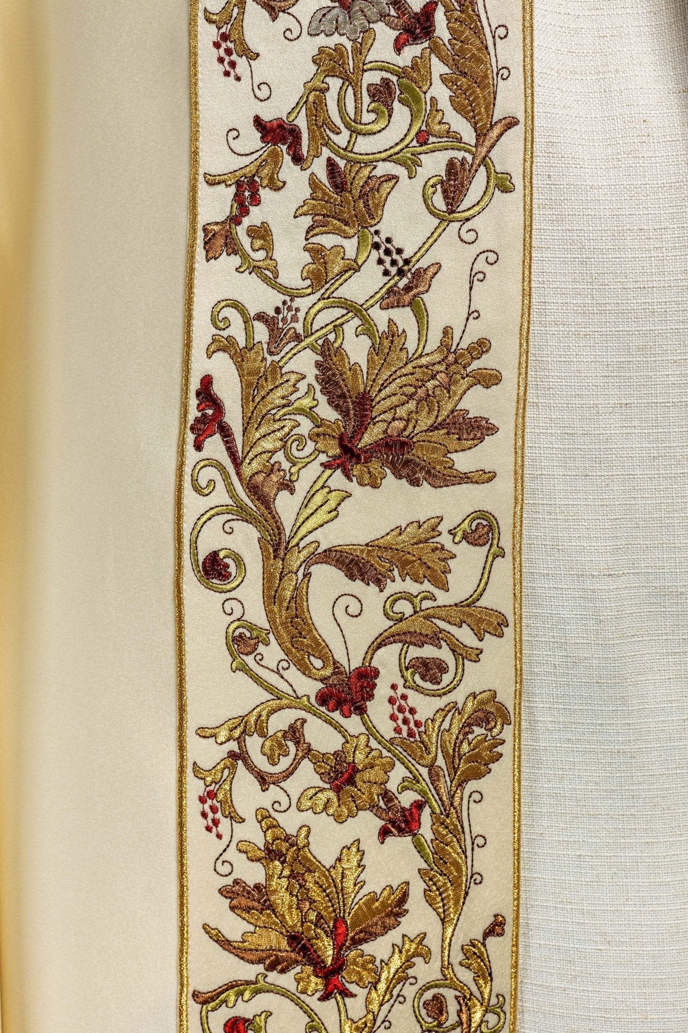 Cape eucharistique monogramme écru KKP/014/05/20 ECRU SAT. 145cm - CHASUBLES.FR
