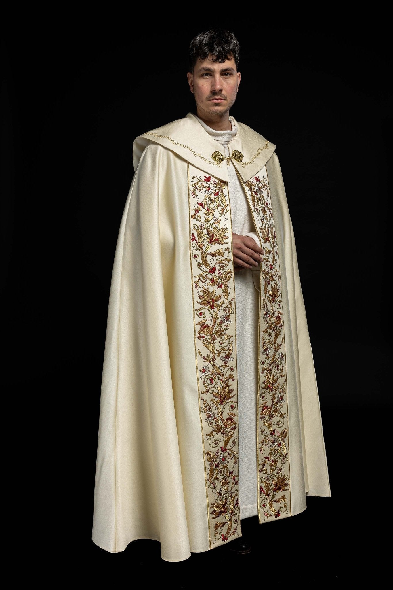 Cape eucharistique monogramme écru KKP/014/05/20 ECRU SAT. 145cm - CHASUBLES.FR