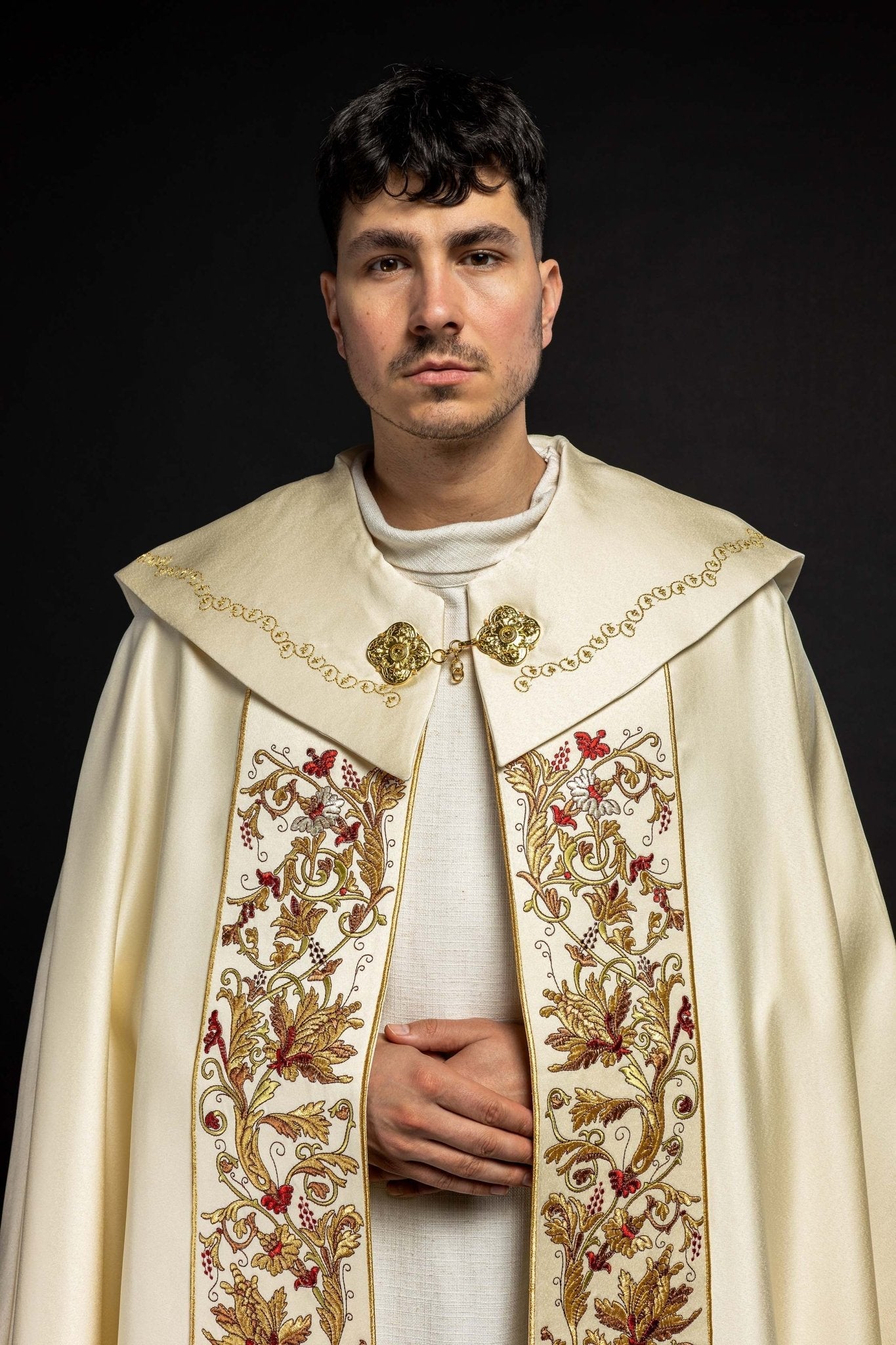 Cape eucharistique monogramme écru KKP/014/05/20 ECRU SAT. 145cm - CHASUBLES.FR