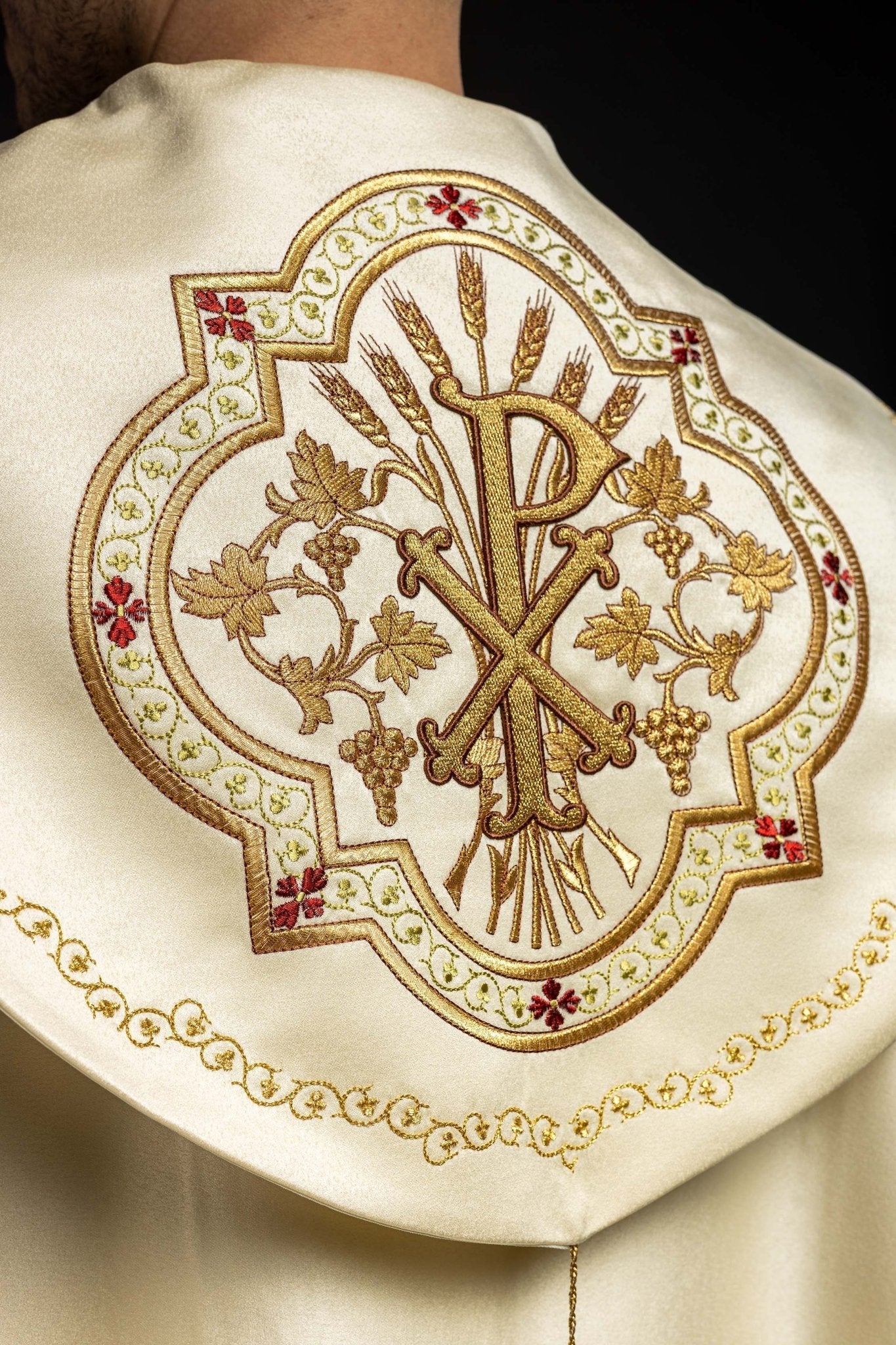 Cape eucharistique monogramme écru KKP/014/05/20 ECRU SAT. 145cm - CHASUBLES.FR