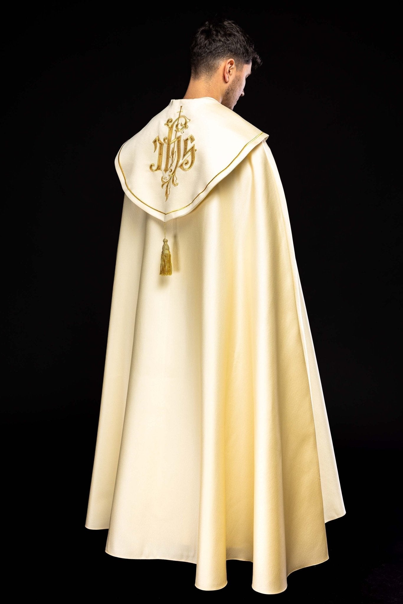 Cape eucharistique Monogramme IHS KKP/023/05/20 ECRU SAT. POMPON 145cm - CHASUBLES.FR