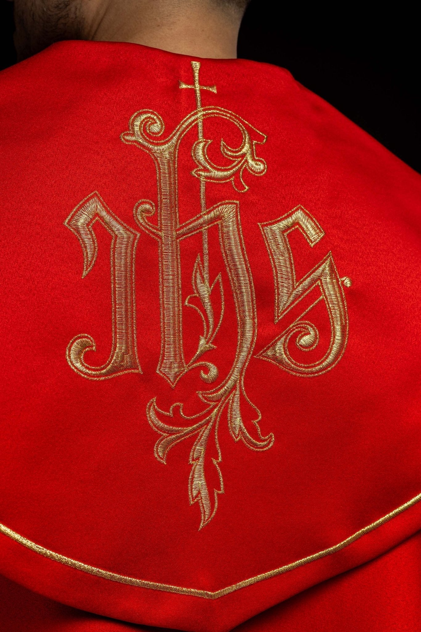 Cape eucharistique monogramme IHS Roug KKP/023/02/20 145cm - CHASUBLES.FR